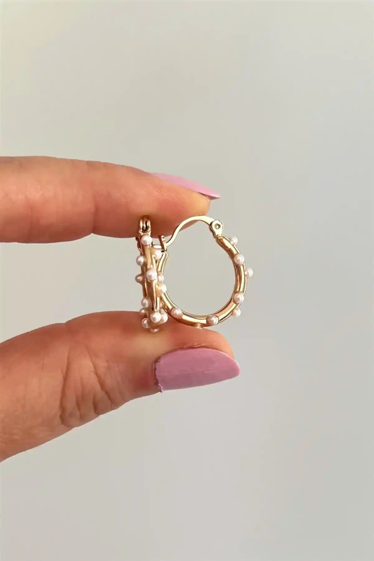 ANOR ACCESSORIES İncili Vintage Halka Küpe Çifti Şıklık ve Dayanıklılık Sunar