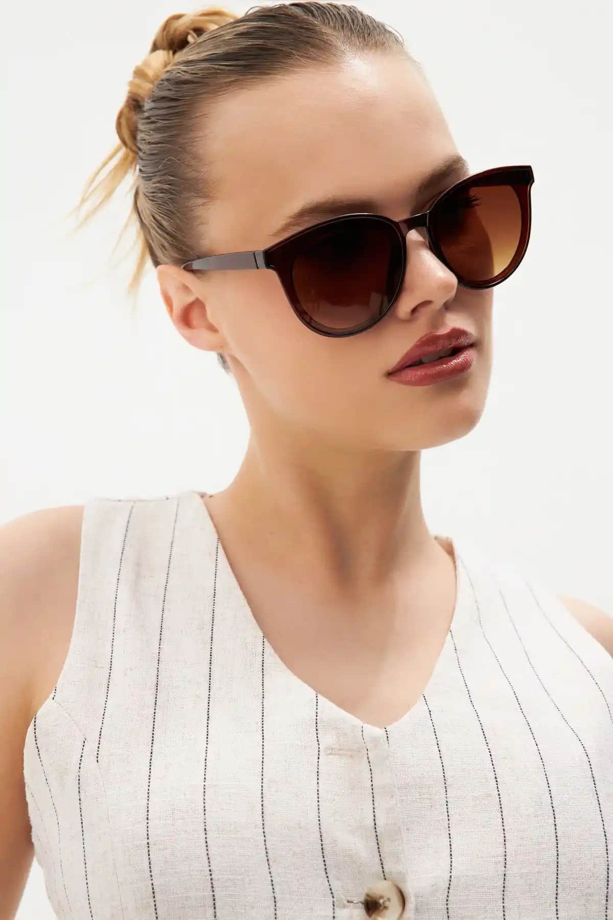 Aqua Di Polo 1987 Kahverengi Kadın Güneş Gözlüğü: Estetik ve Koruma Bir Arada