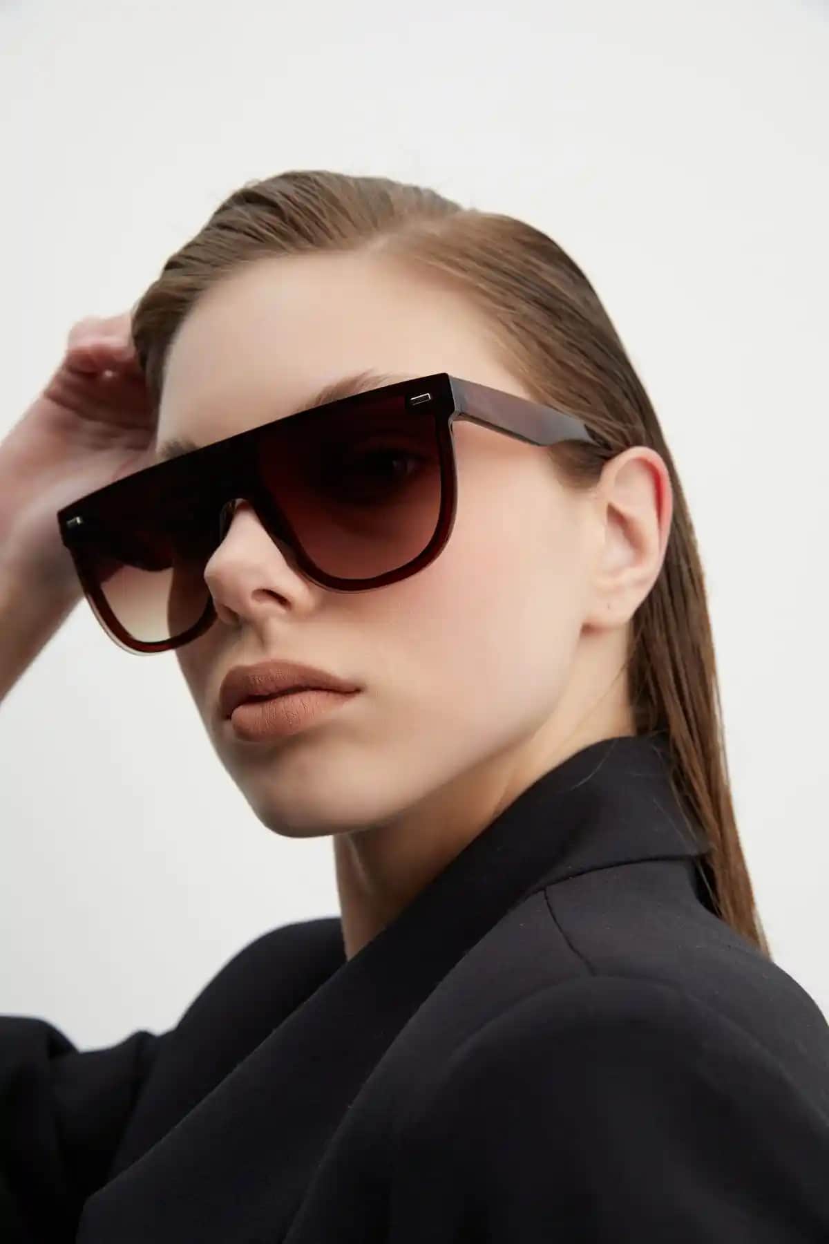 Aqua Di Polo 1987 Kahverengi Kadın Güneş Gözlüğü: Şıklık ve Koruma Sunan Modern Tasarım