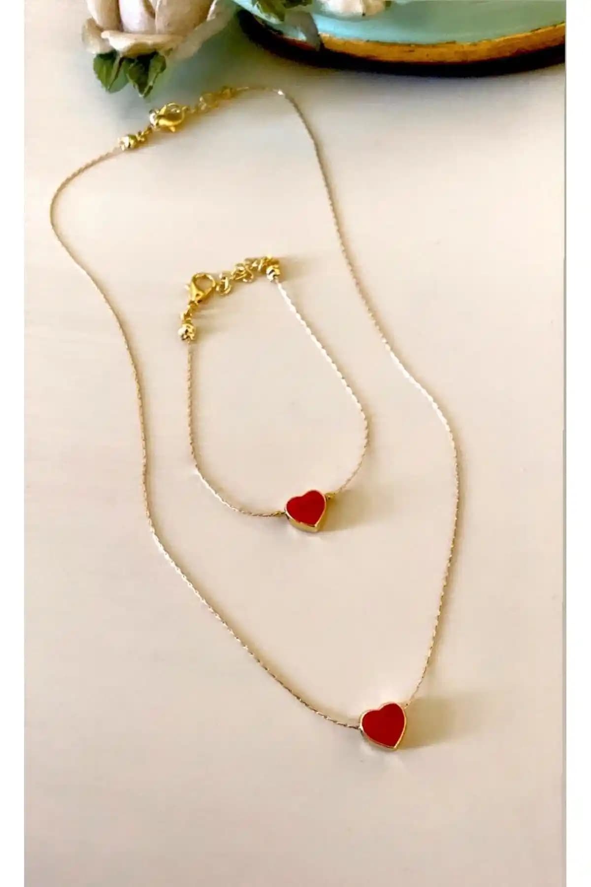 Asia by Leuvoié Kırmızı Kalp Takı Seti: Zarif ve Şık Aksesuarlar İçin Modern Tasarım
