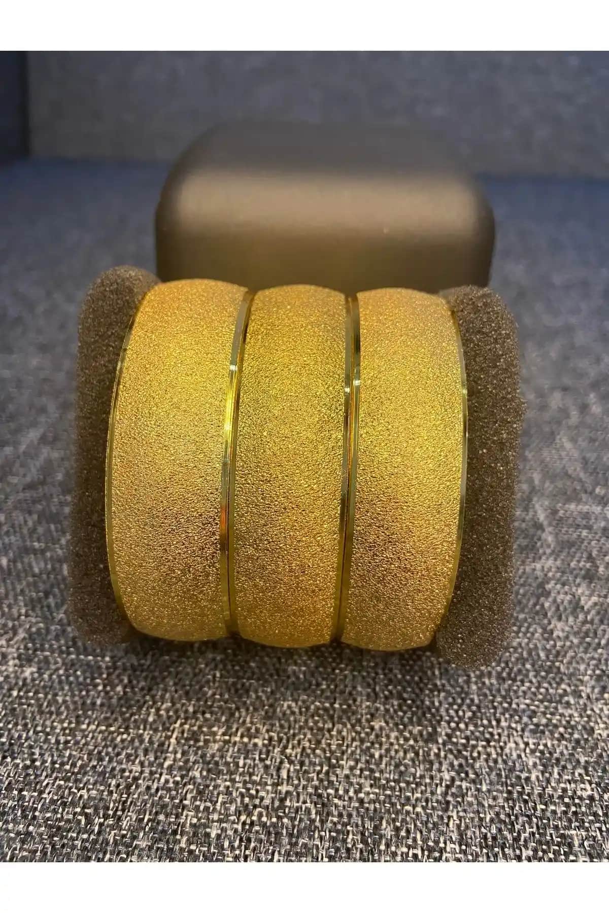 Atalay Gold İmitasyon Bilezik Seti: Şıklık ve Zarafetin Modern Tasarımı