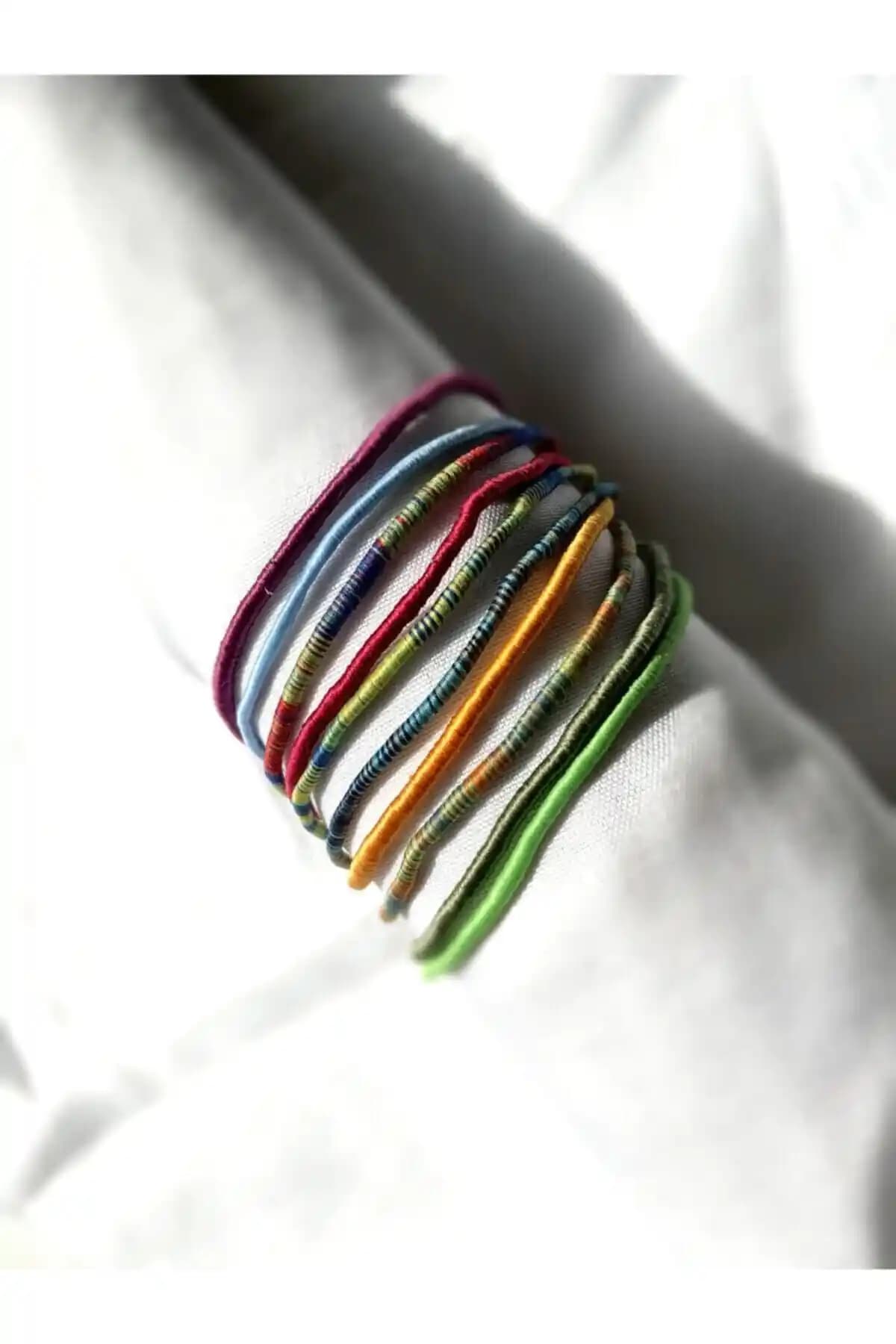 Atölye Merdiven 10'lu İp Bileklik Seti: Şık ve Dayanıklı Aksesuarlar