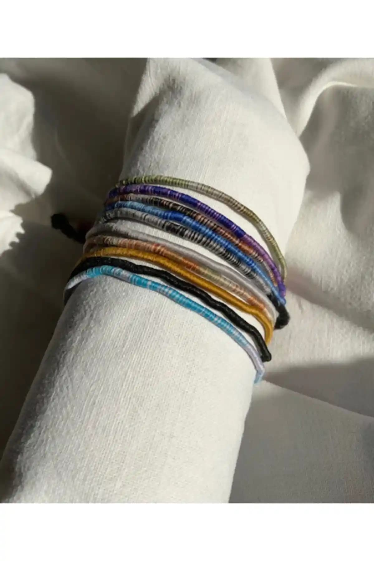 Atölye Merdiven 10'lu İp Bileklik Seti Şıklık ve Dayanıklılığı Bir Arada Sunar