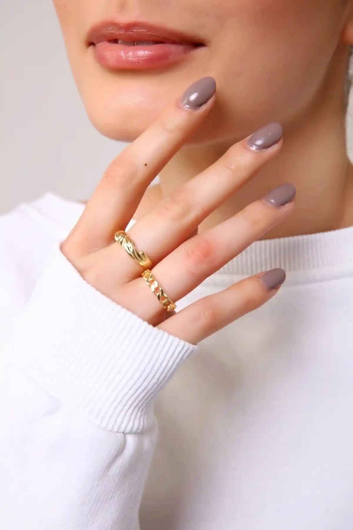 AURRARİ Altın Renkli 2'li Yüzük Seti: Günlük ve Özel Günler İçin Zarif Takı Seçeneği