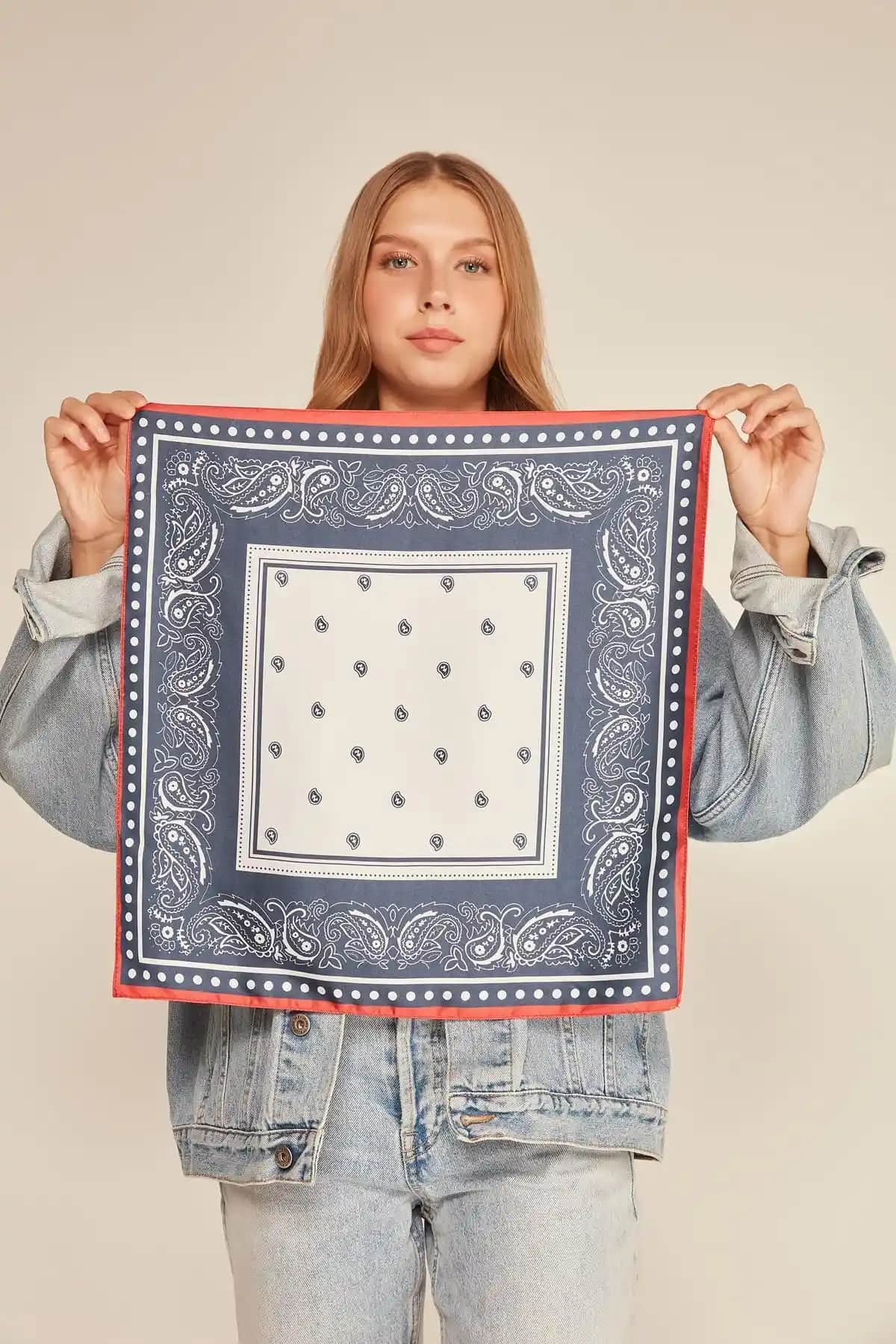 Axesoire 13749 Kırmızı Kenarlıklı Lacivert Bandana Fular Şık ve Çok Yönlü Aksesuar
