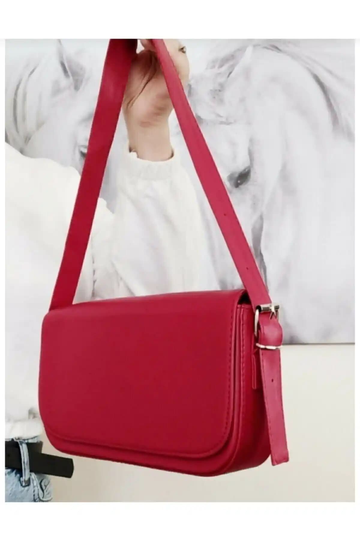 Bag&more Kızıl Kapaklı Baget Omuz Çantası Şıklık ve Fonksiyonelliğin Buluşması