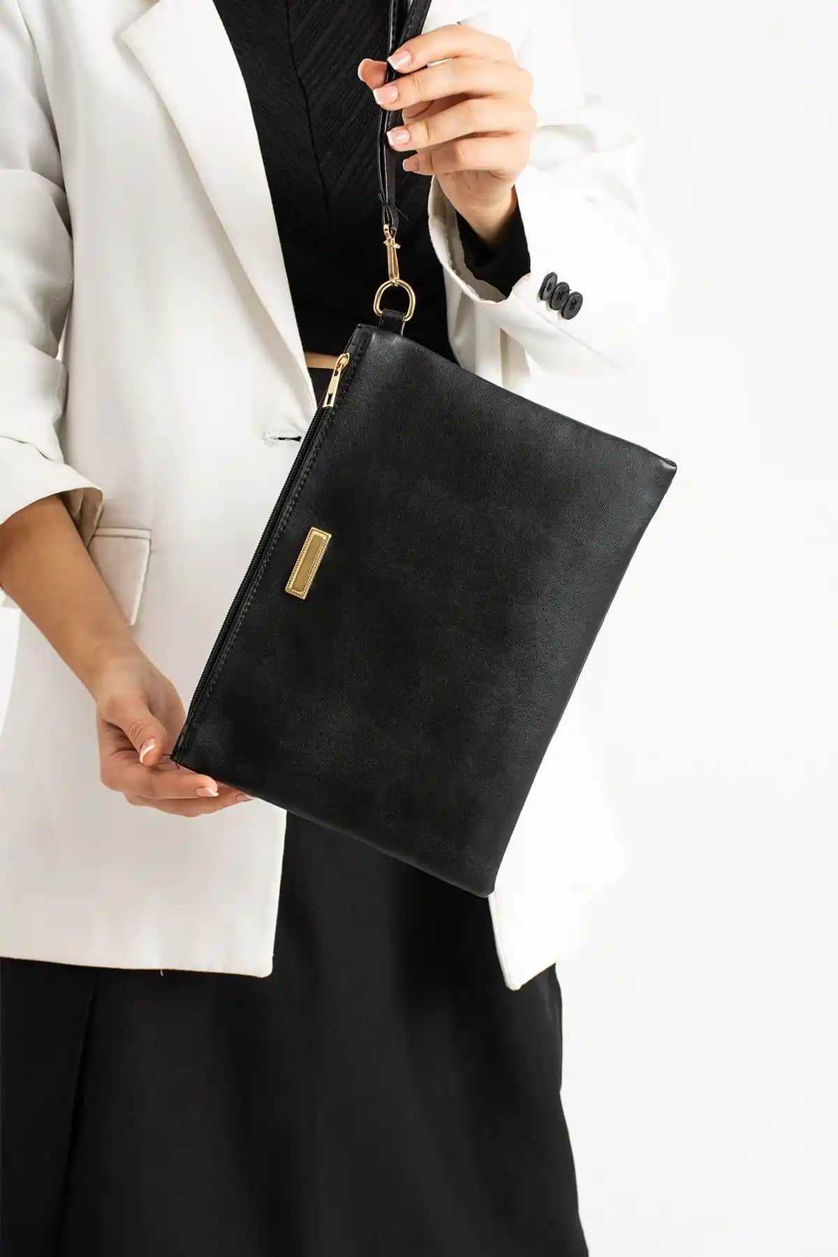 Bagfoni Siyah Metal Aksesuarlı El Askılı Portföy Çanta Günlük Şıklık ve Fonksiyonellik