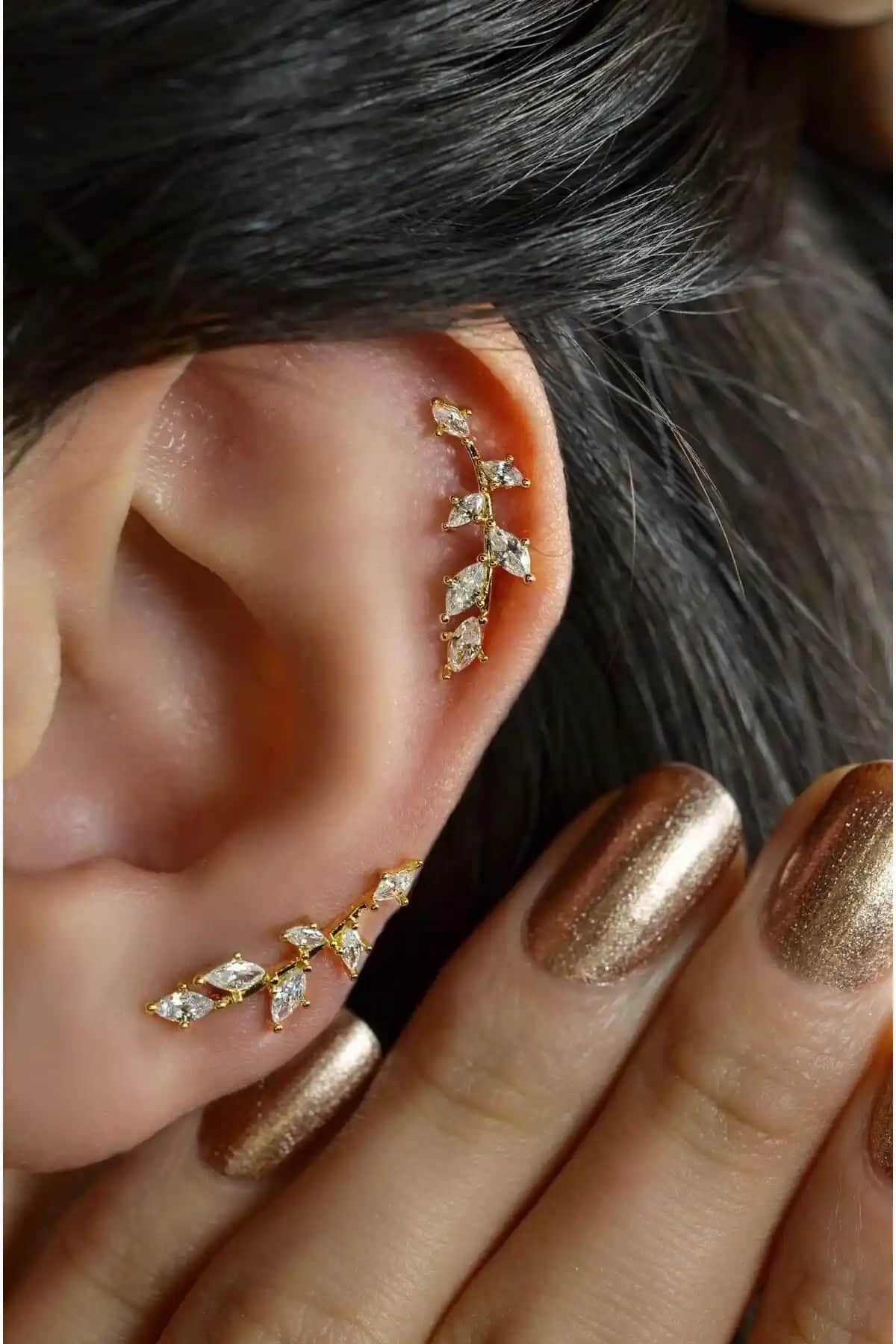 Bahar Dalı Zirkon Kıkırdak Küpesi - Renkli ve Dayanıklı Takı Seçeneği