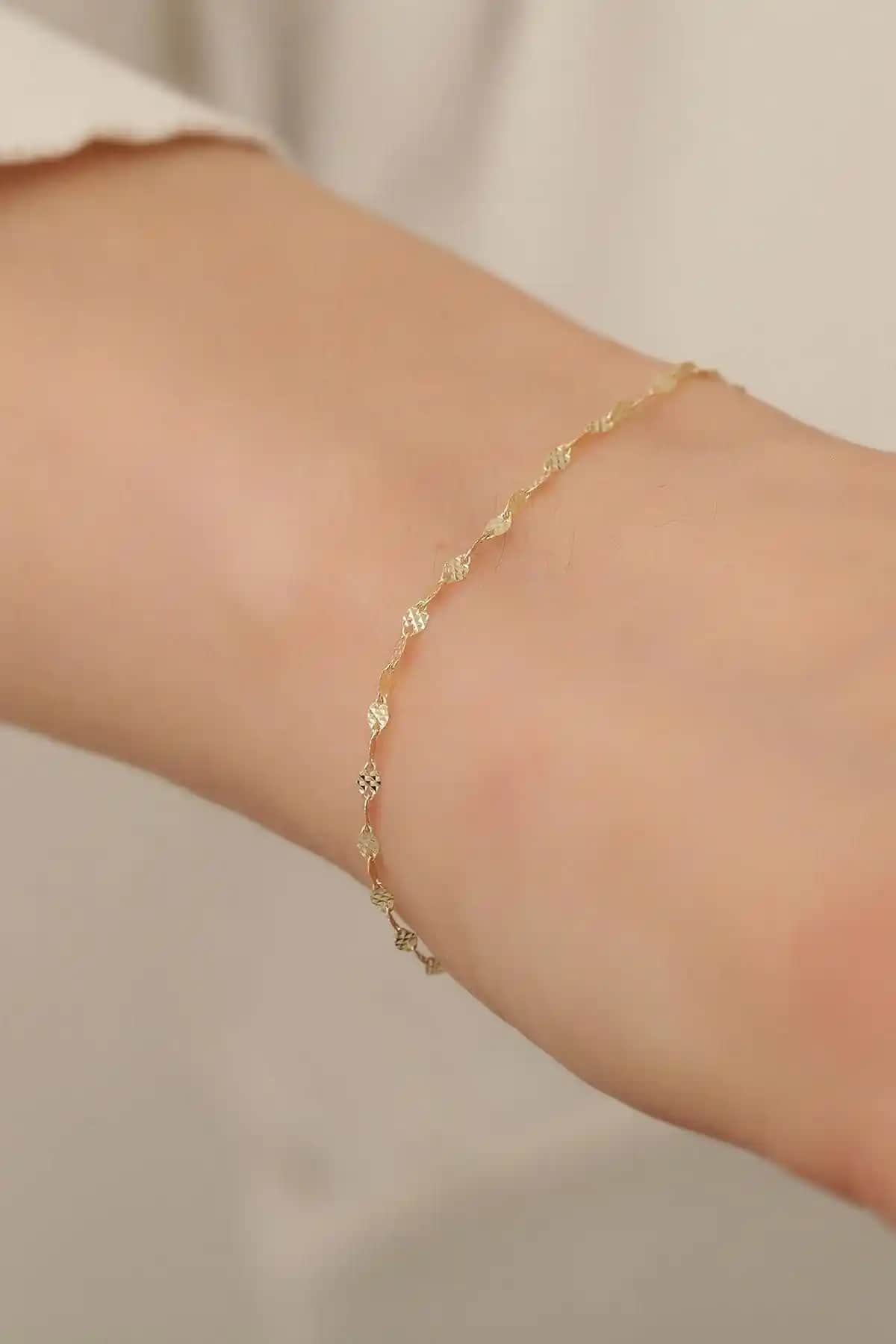 Bayar Gold Altın Bileklik: Zarif ve Dayanıklı 14 Ayar Altın Tasarım