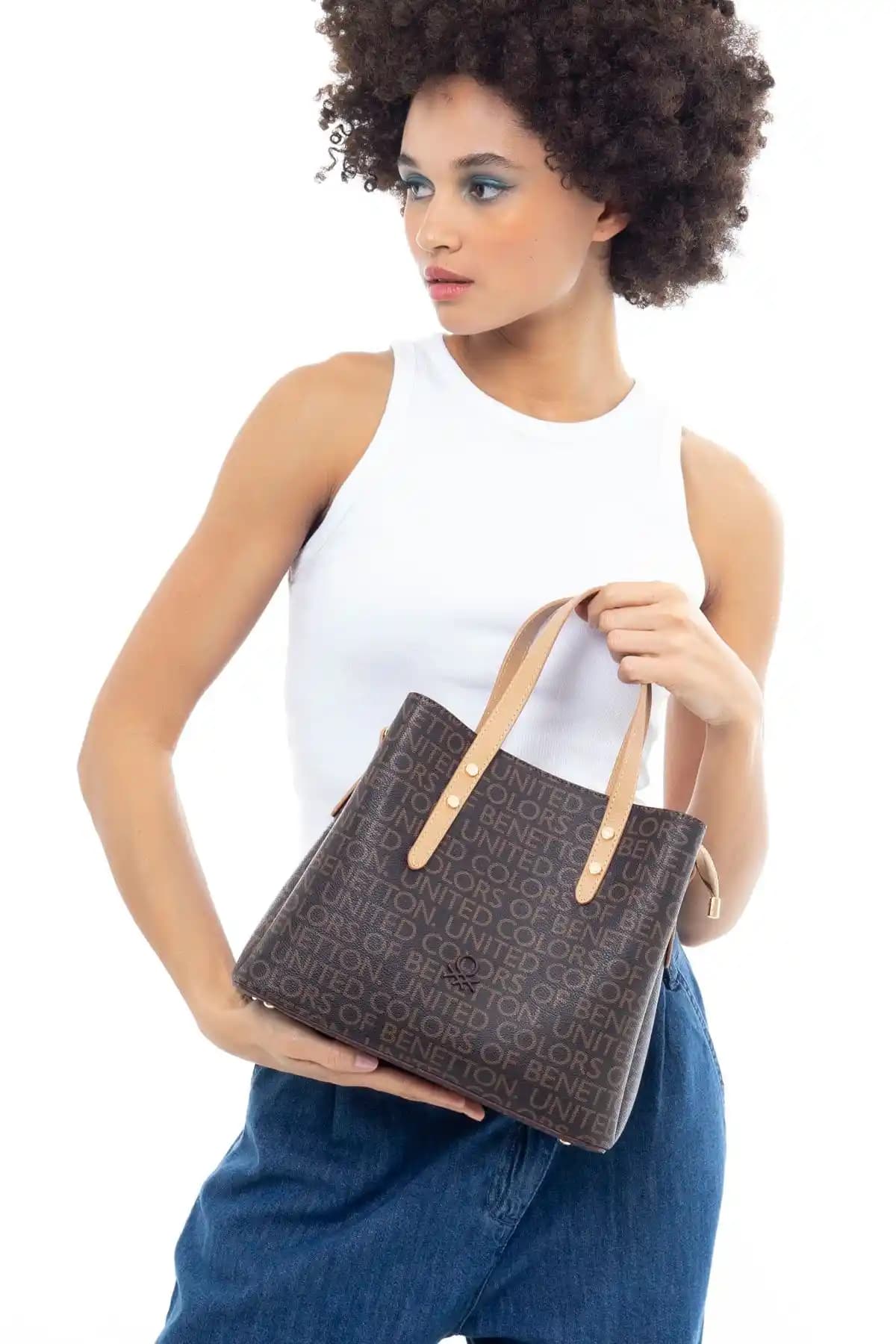 Benetton Kadın El Çantası: Günlük Şıklık ve Kullanışlılık Sunan Modern Tasarım