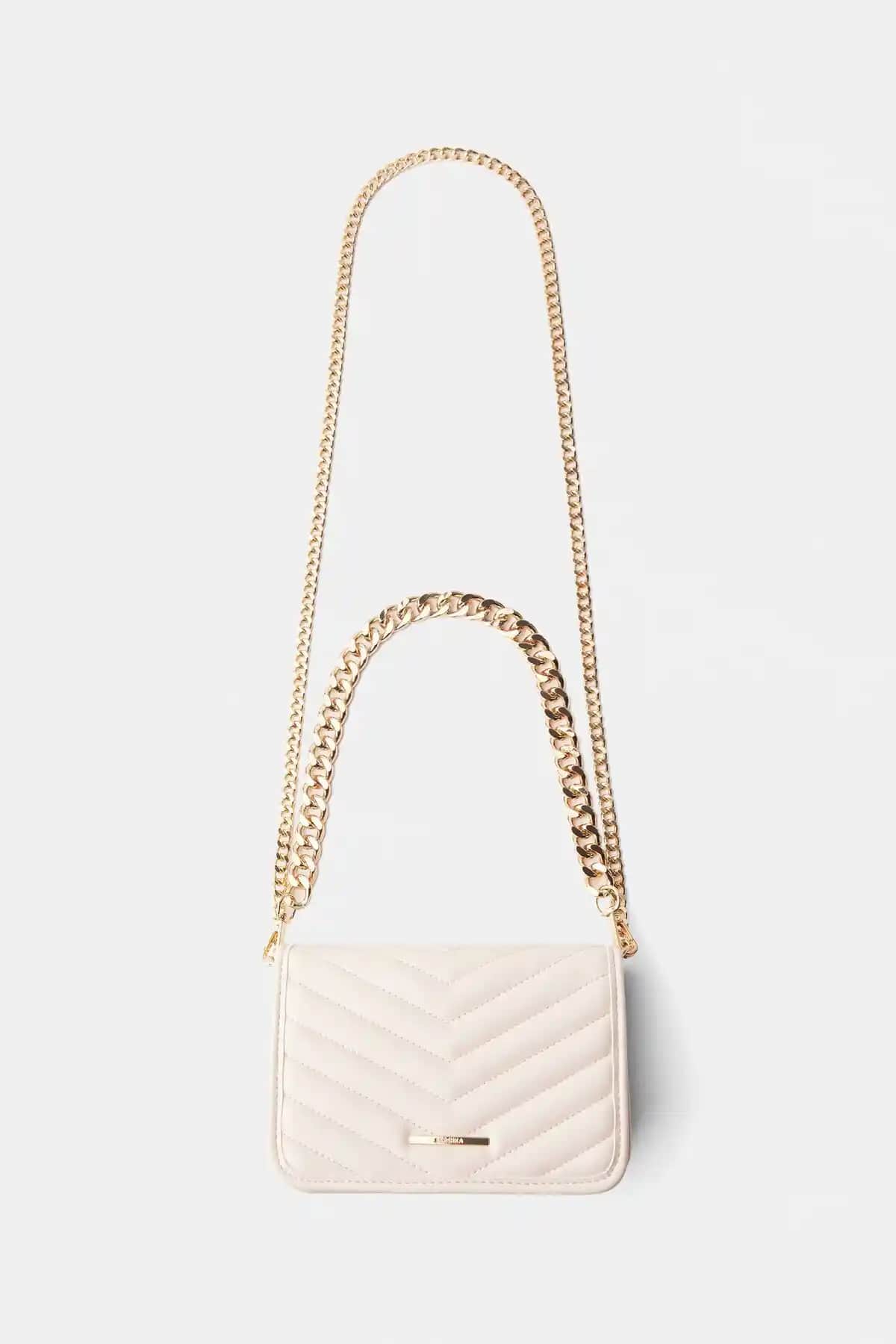 Bershka ve Calvin Klein Çanta Karşılaştırması: Stil, Kalite ve Kullanım Kolaylığı Analizi