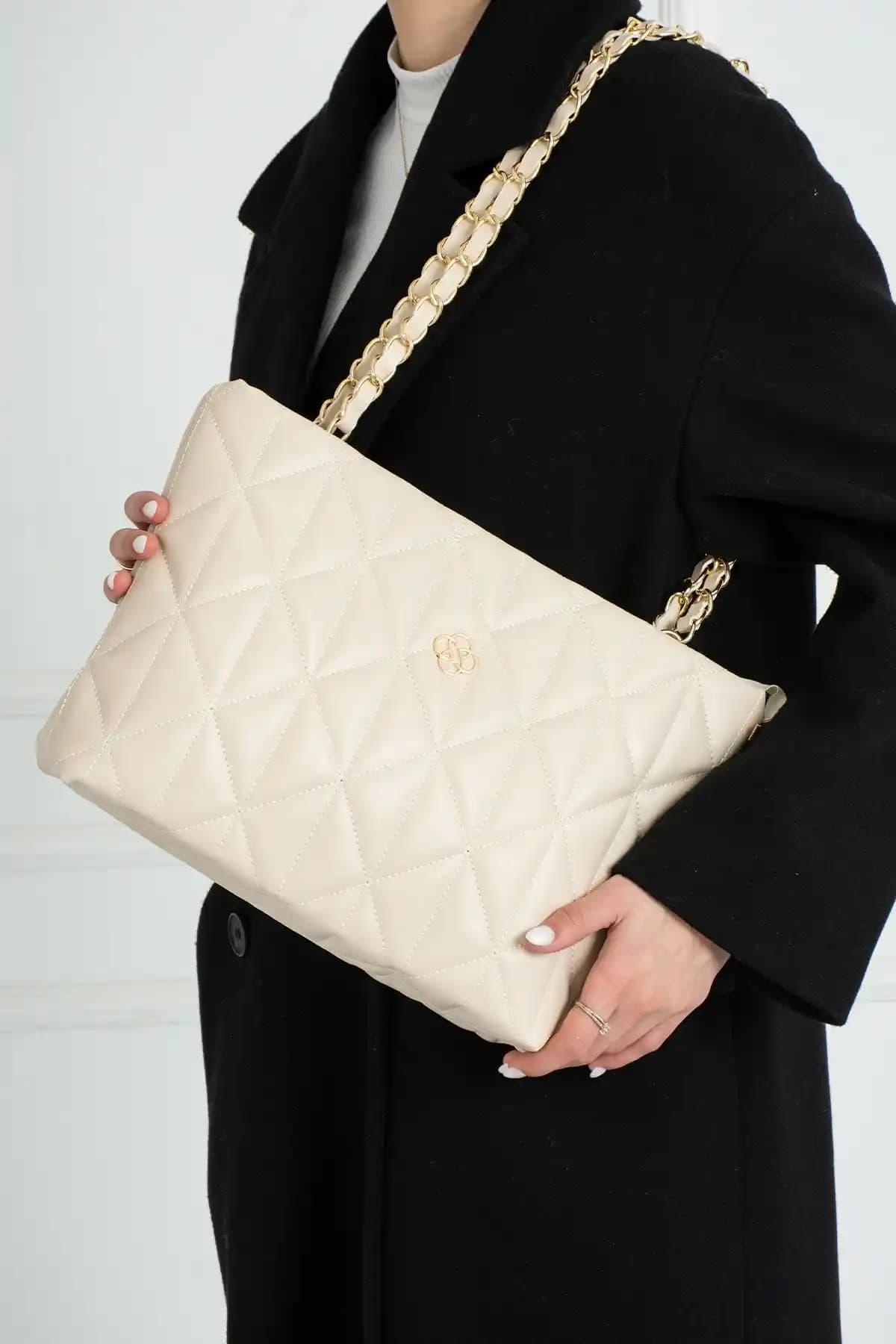 Besmoda Kadın Kapitone Zincir Detaylı El ve Omuz Çantası Şık ve Uygun Fiyatlı Tasarım