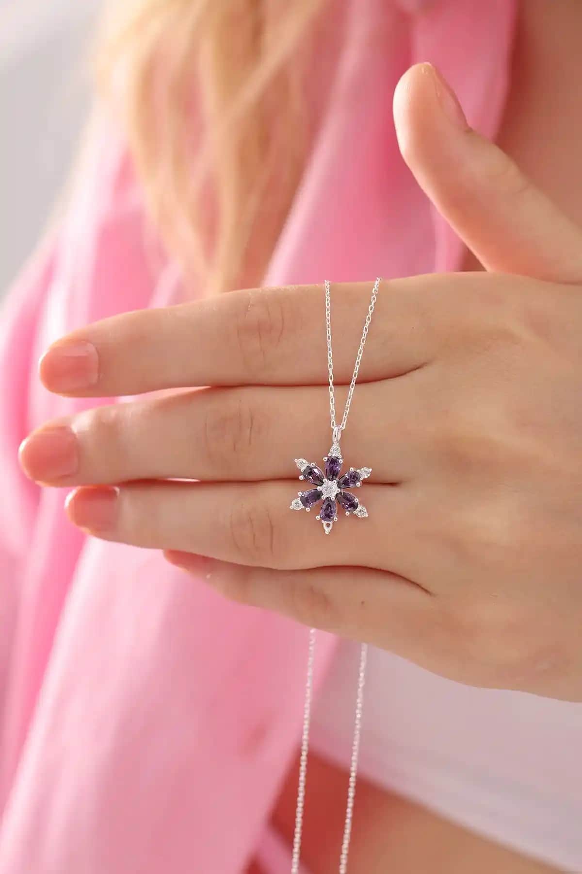 Bilsen Store 925 Ayar Gümüş Damla Taşlı Lotus Kamelya Çiçeği Kolye Karşılaştırması