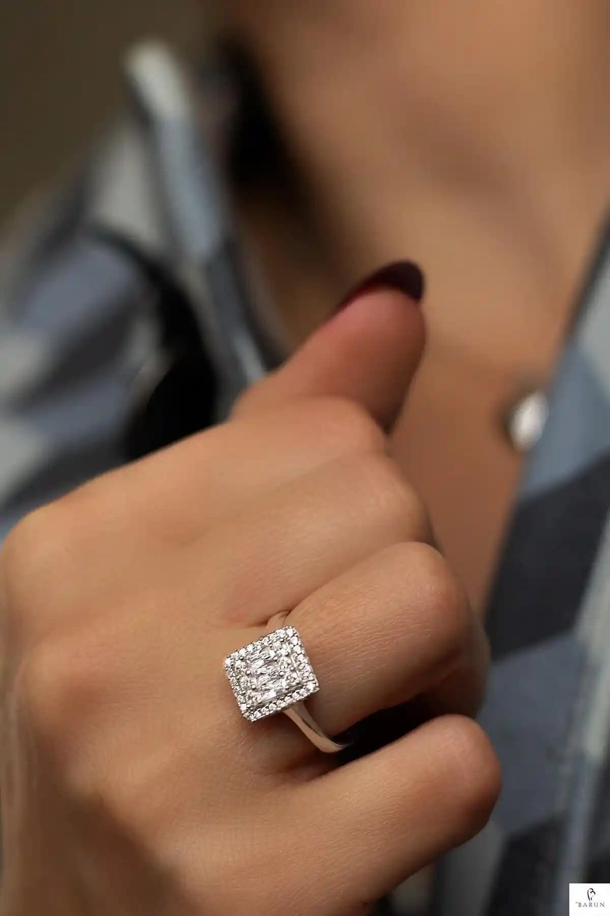 By Barun Silver Baget Yüzük: Modern Tasarım ve Parlaklık ile Zarafetin Buluşması