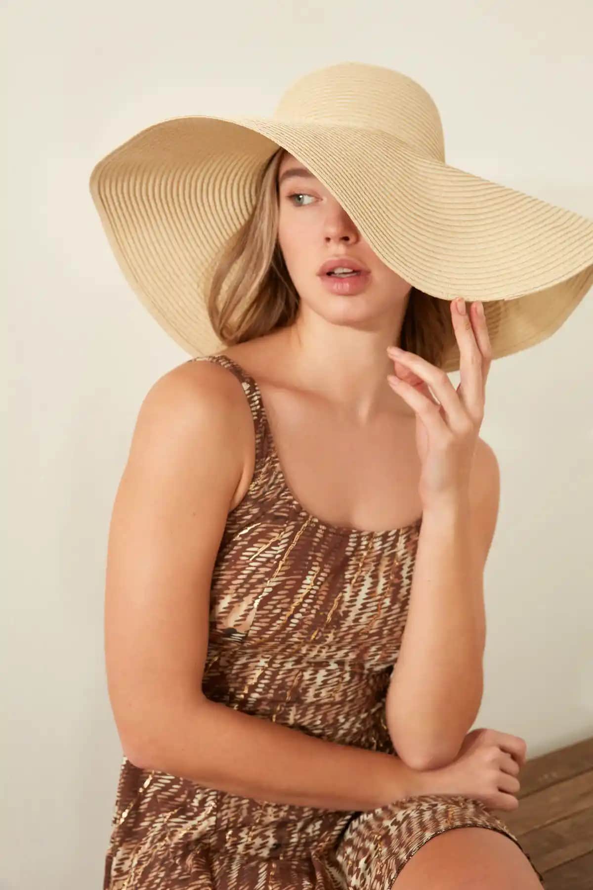 C City Kadın Hasır Plaj Şapkası Açık Bej Güneşten Koruma ve Şıklık Sunar