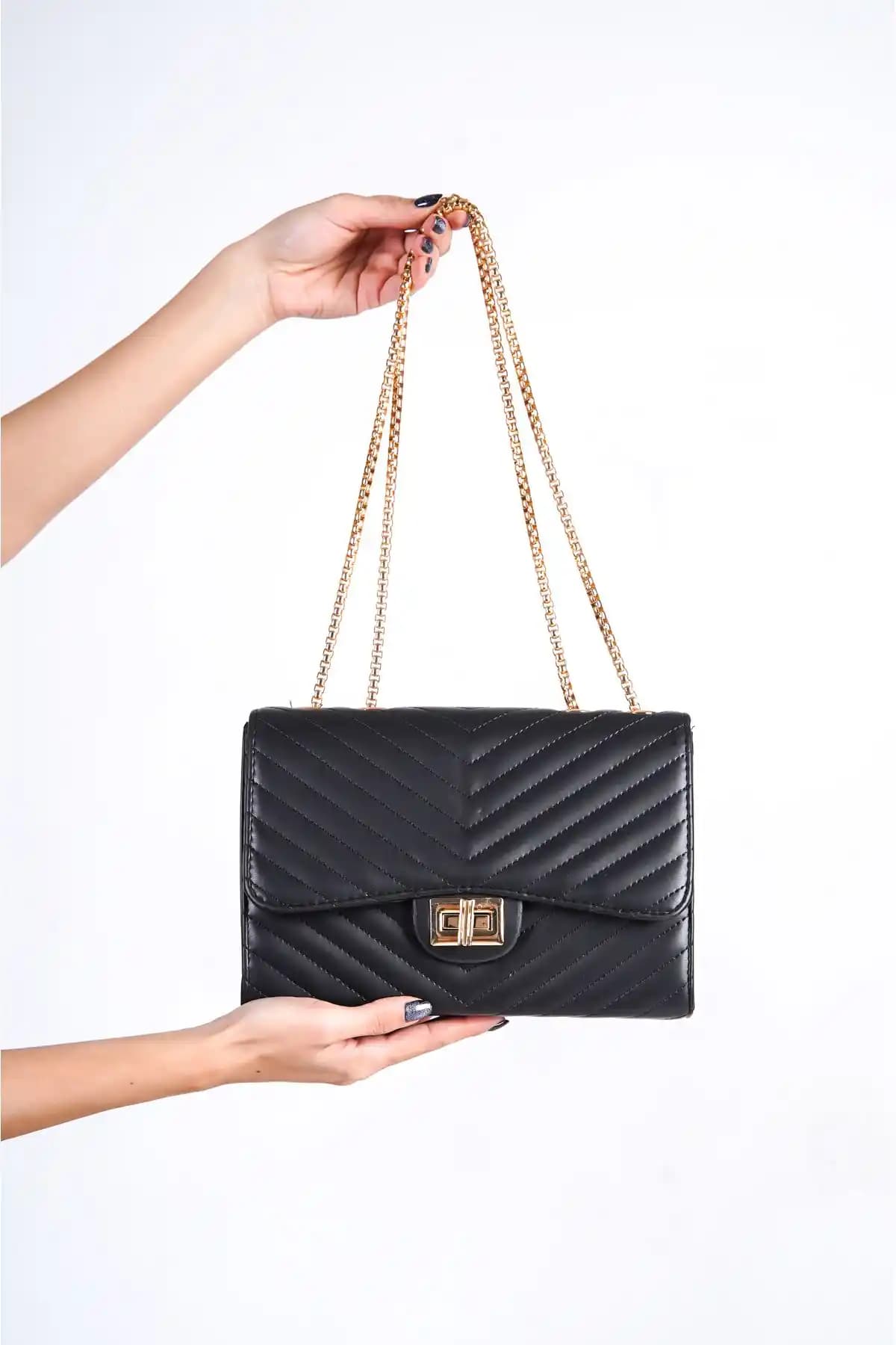 Capone Outfitters London Kapitone Kadın Çanta: Şık ve Fonksiyonel Günlük Aksesuar