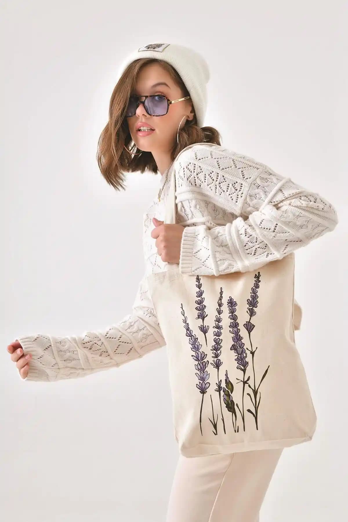 Çınar Bez Çanta Kanvas Malzeme ile Şık ve Dayanıklı Günlük Kullanım Çantası