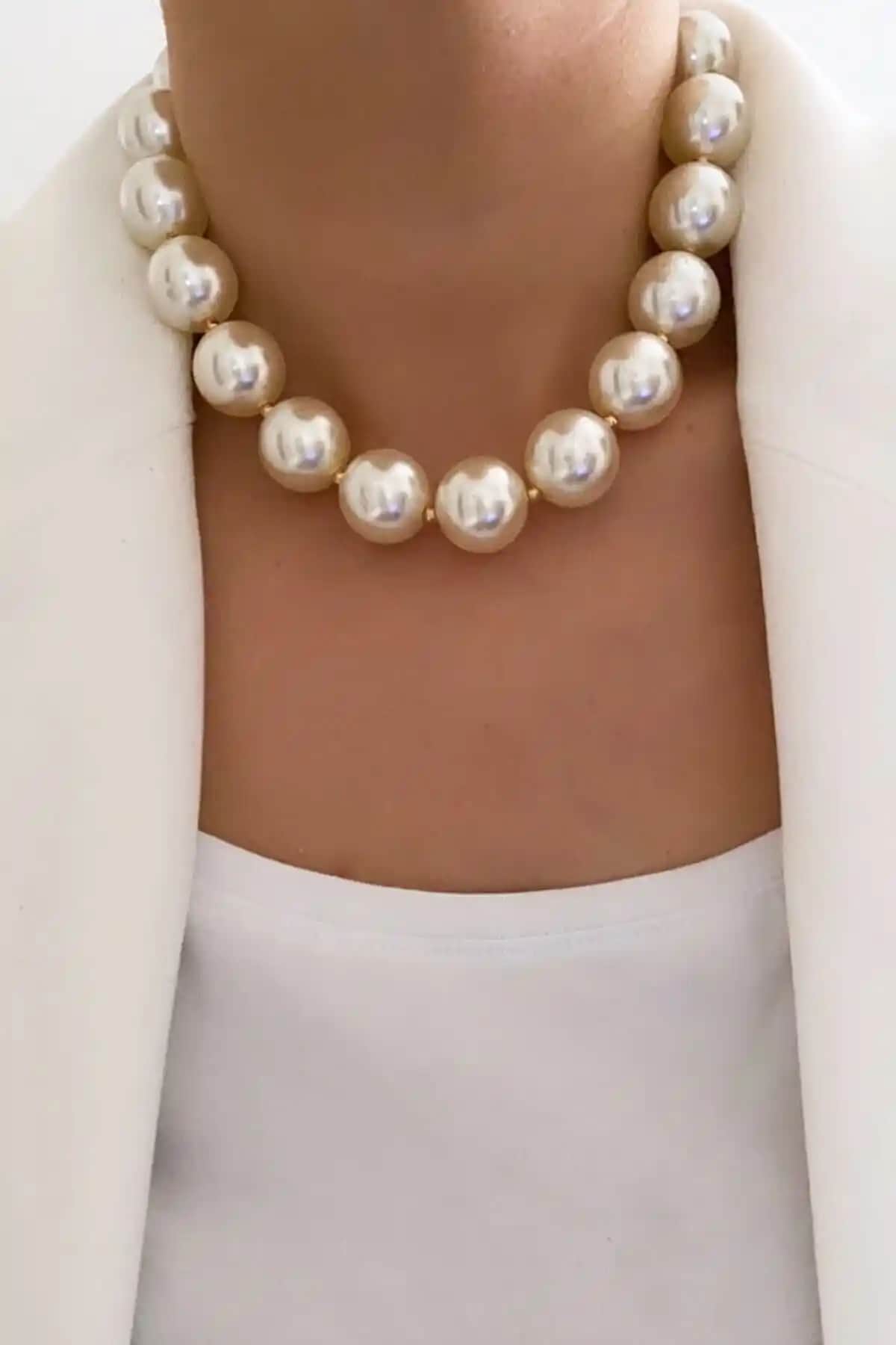 Clare's Store Büyük İnci Choker: Zarif ve Modern Tasarımla Şıklığa Katkı Sağlar