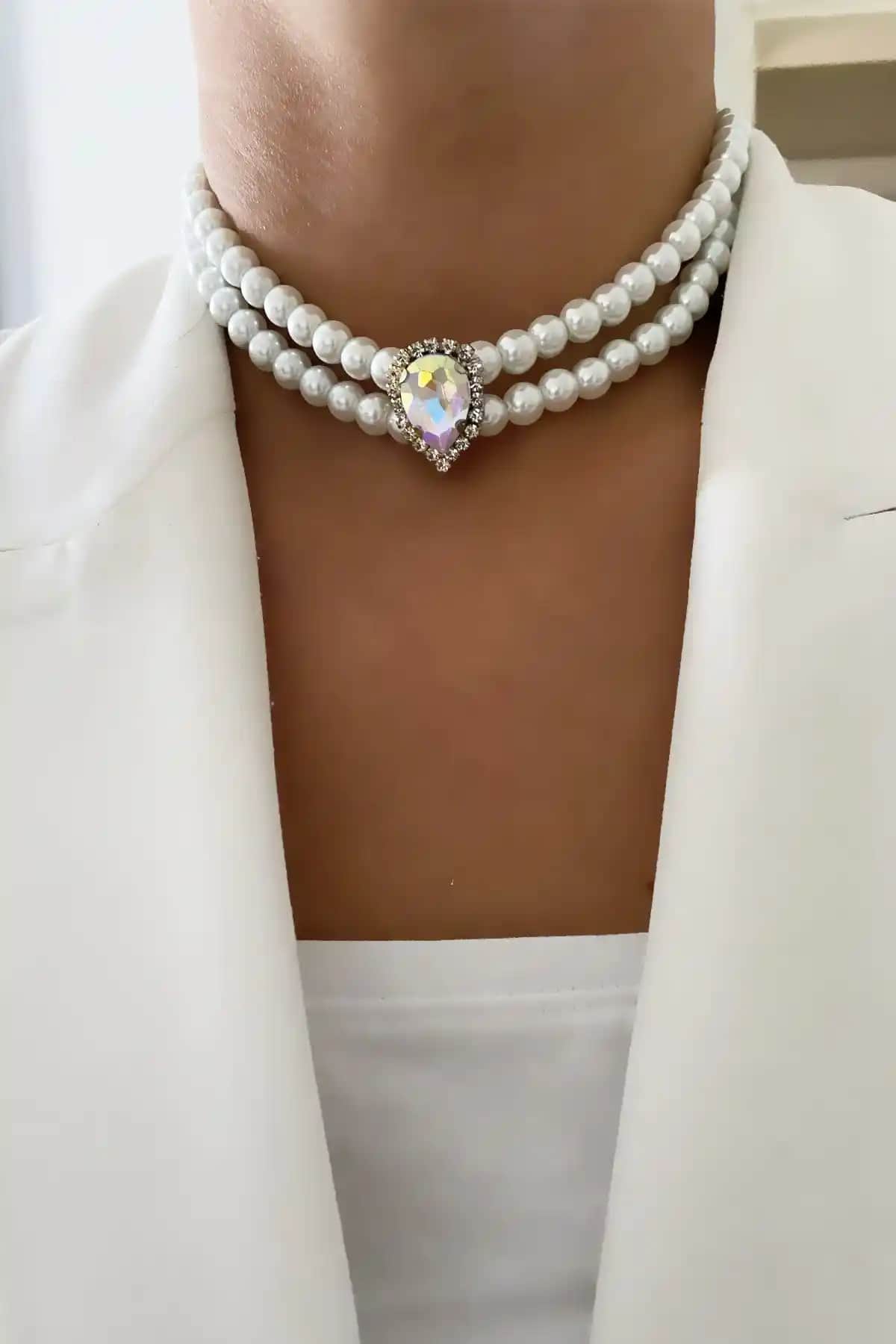 Clare's Store Çift Sıralı Cam İnci Choker Aksesuarı Şık ve Zarif Tasarımıyla Öne Çıkıyor