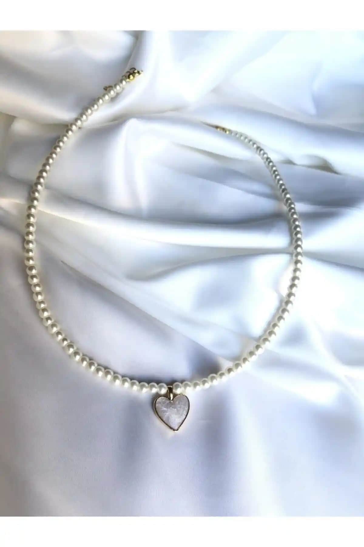 Claritas Takı Kadın Altın Kaplama Kalp Kolye Doğal Taş ve Sedef Detaylı Şık Aksesuar