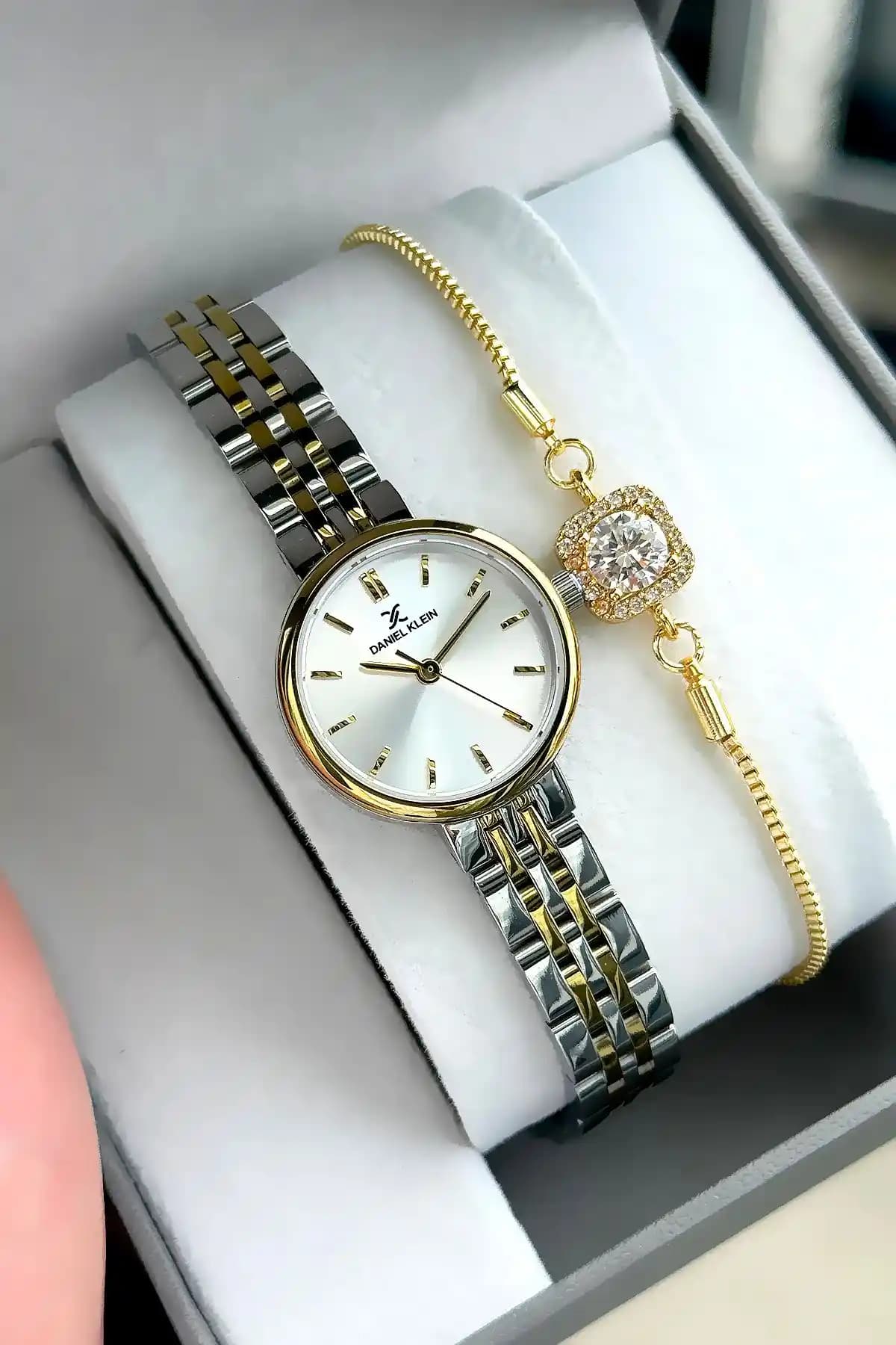 Daniel Klein Kadın Saatleri Karşılaştırması: Şıklık ve Fonksiyonellik Öne Çıkıyor