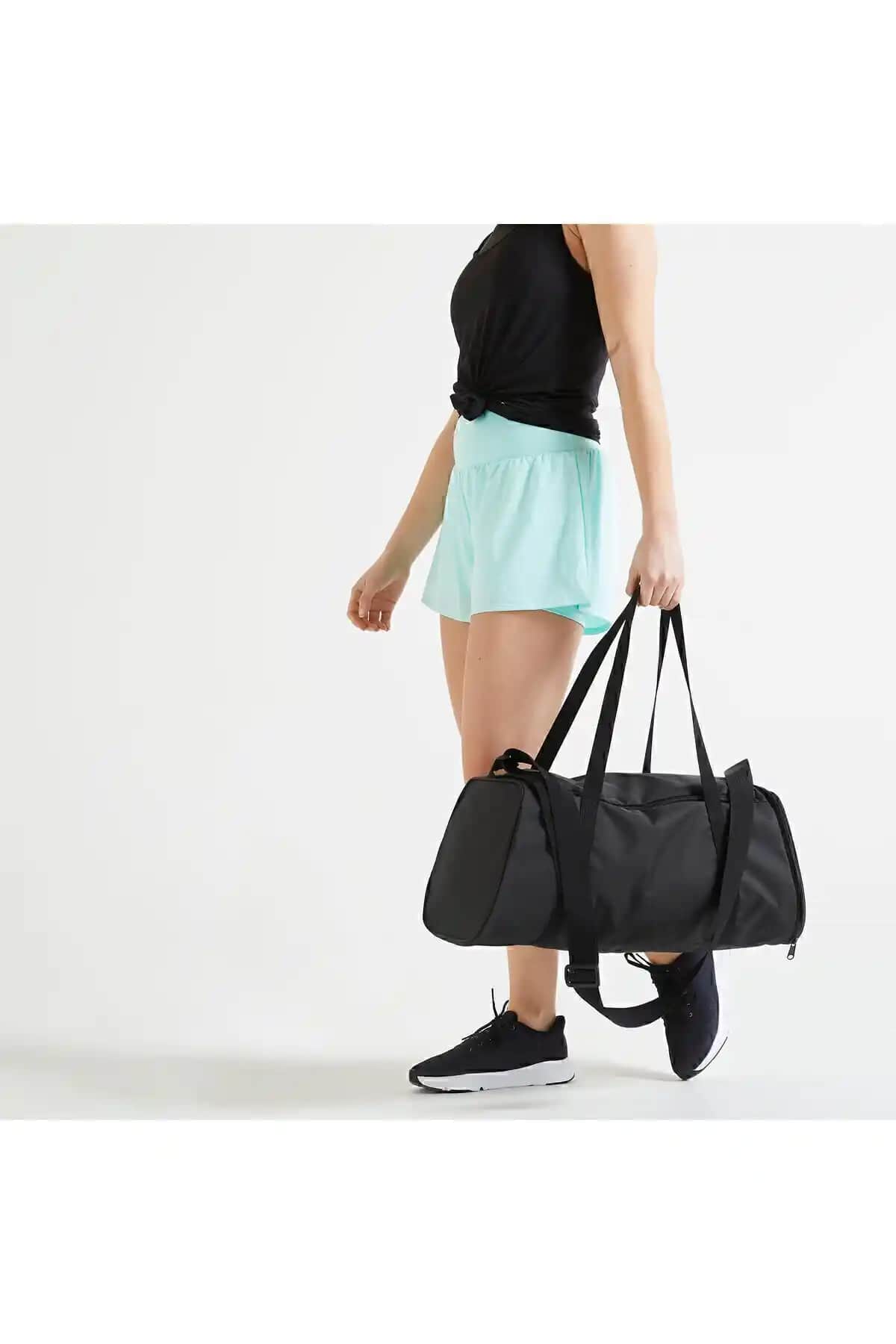 Decathlon 20 L Siyah Spor Çantası Hafif ve Dayanıklı Tasarımıyla Pratik Kullanım