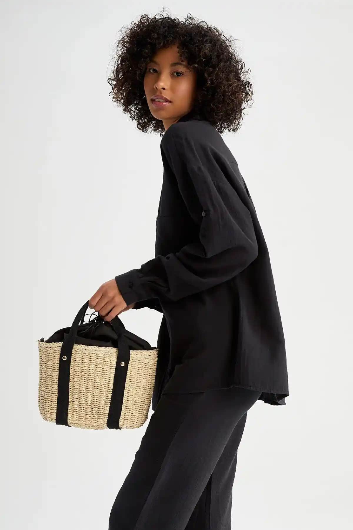 DeFacto Kadın Hasır Çapraz Çanta Modern ve Şık Günlük Aksesuar Seçeneği