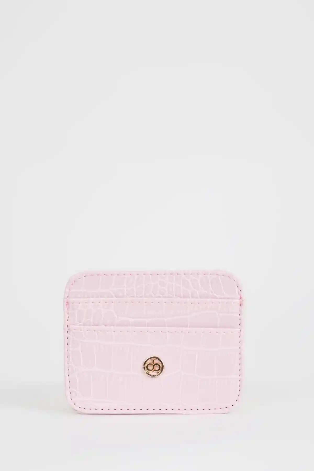 DeFacto ve İlknurbutik Kroko Desenli Kartlık Karşılaştırması ve Özellikleri