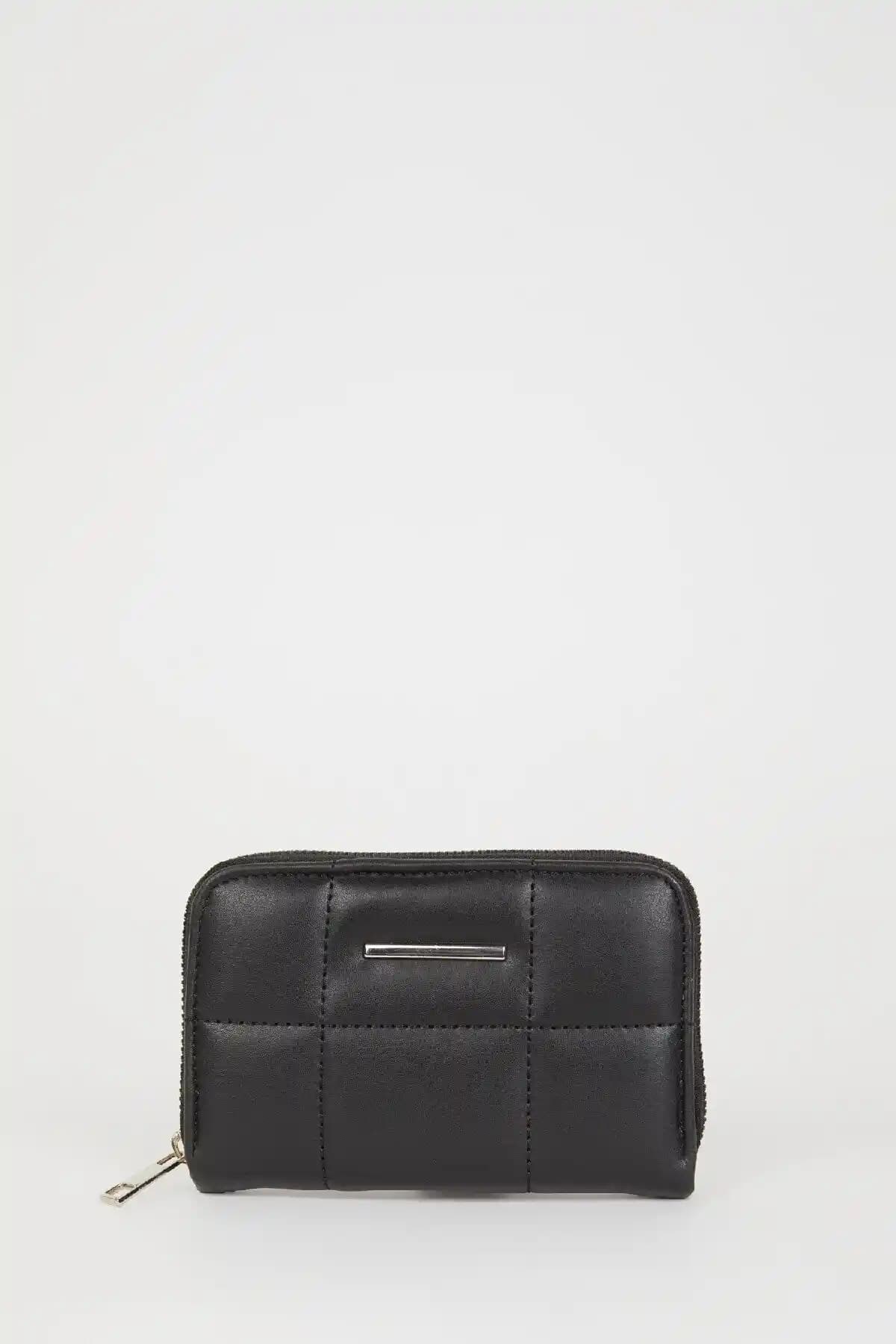 Defacto ve Paul Brand Kadın Cüzdanları Karşılaştırması: Stil ve İşlevsellik Analizi