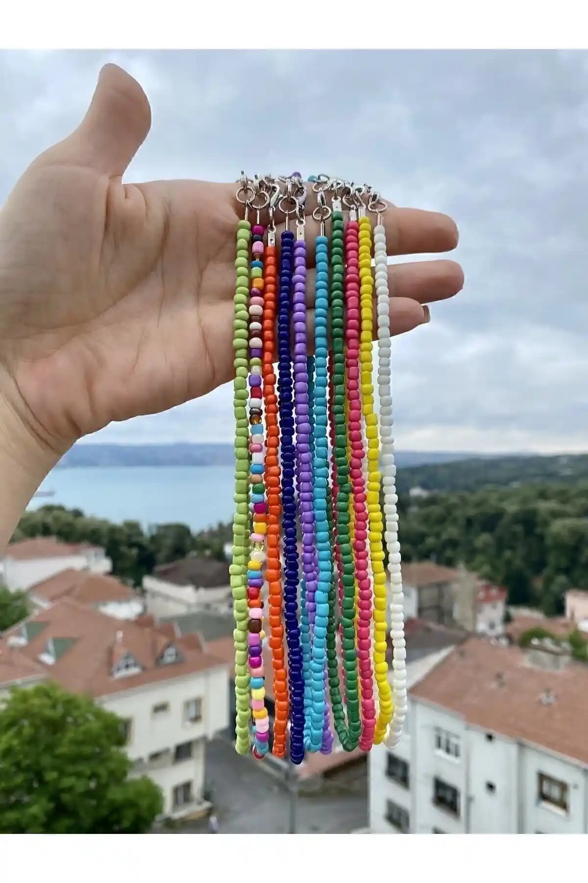 Derya Kadın 10'lu Renk Boncuk Kolye: Canlı ve Dayanıklı Aksesuar Seçeneği