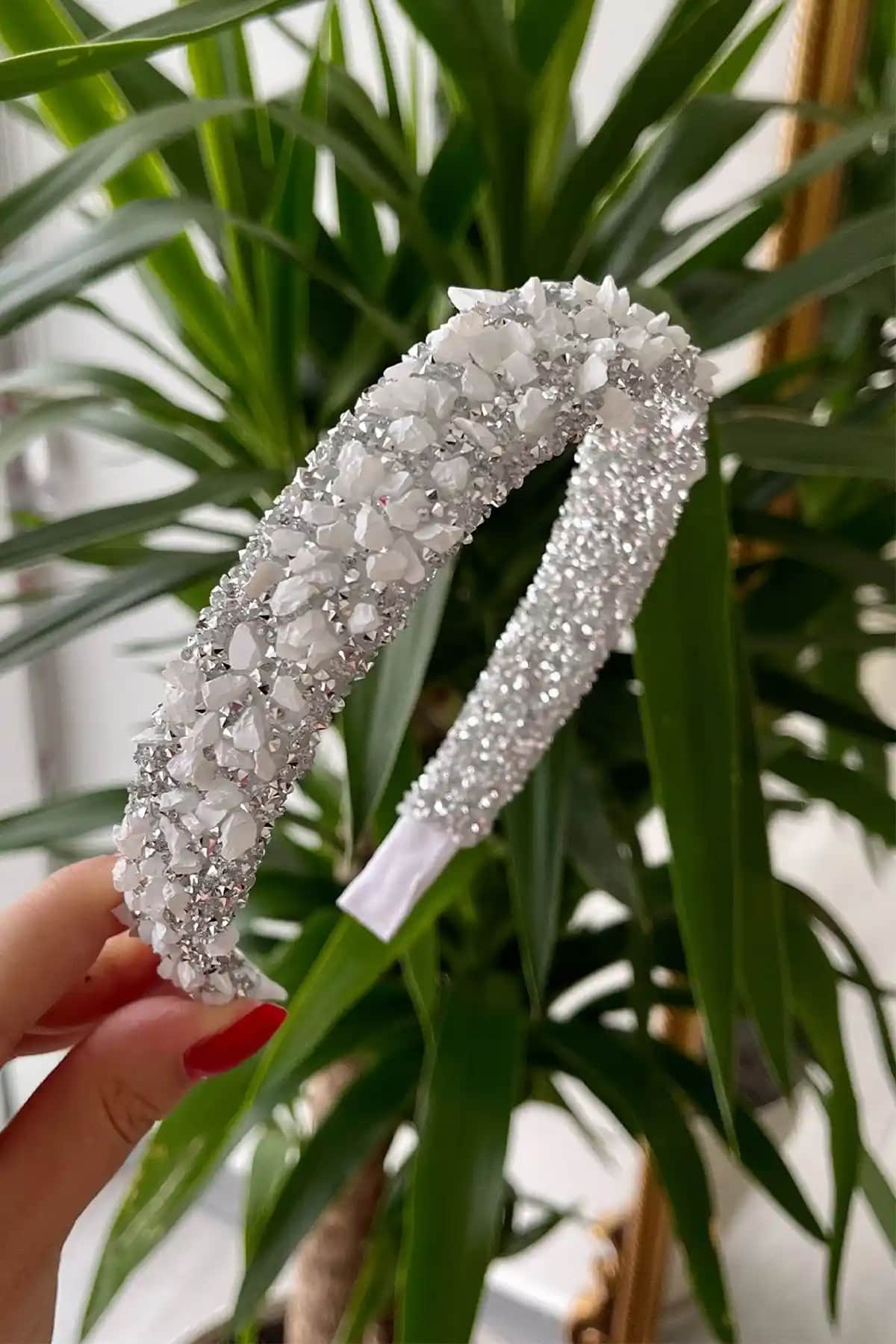 Doinua ve Hayals Kadın Kristal ve Doğal Taşlı Taç Karşılaştırması