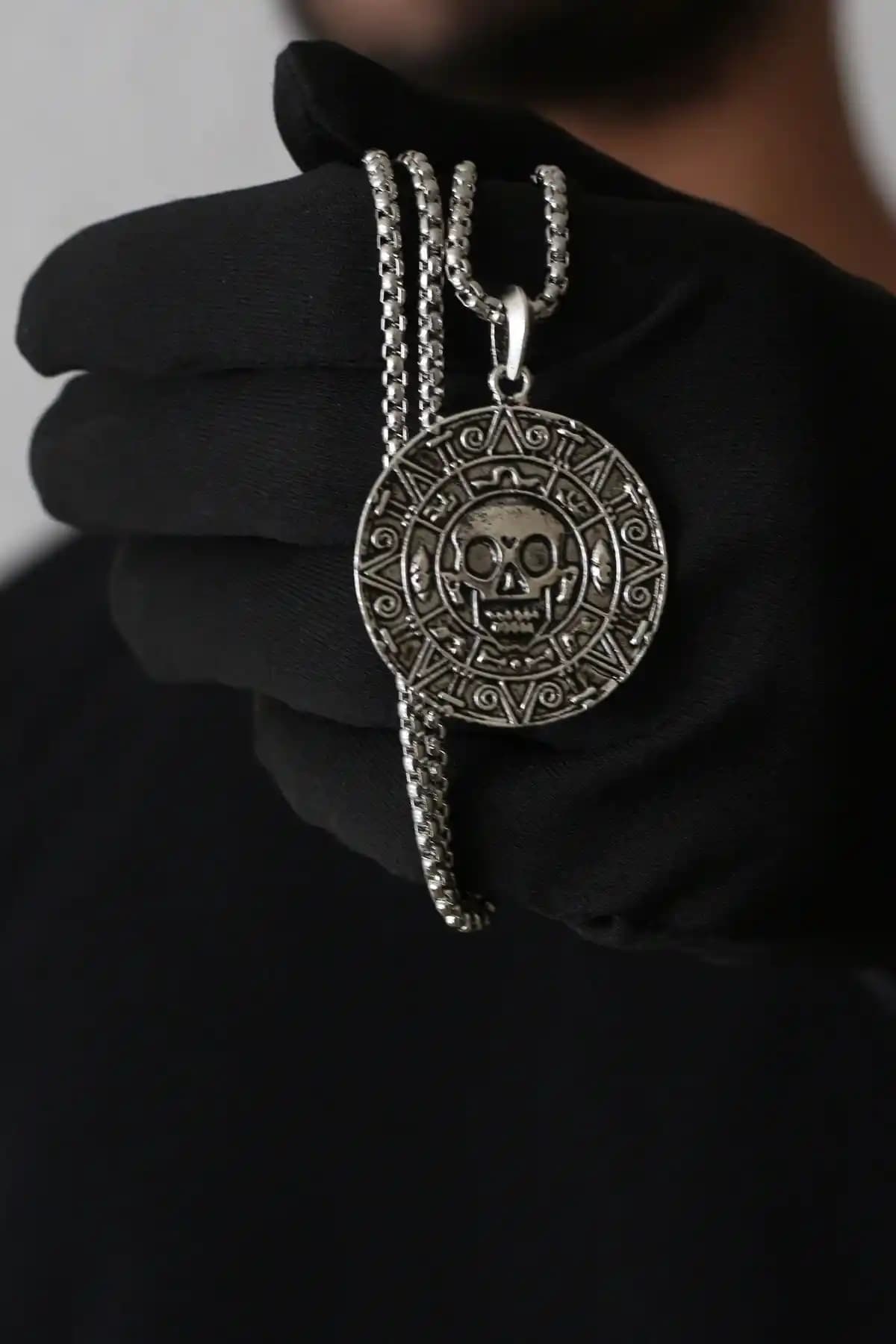 Dukkanka Aztec Korsan Temalı Madalyon Zincir Kolye Şık ve Dayanıklı Tasarım