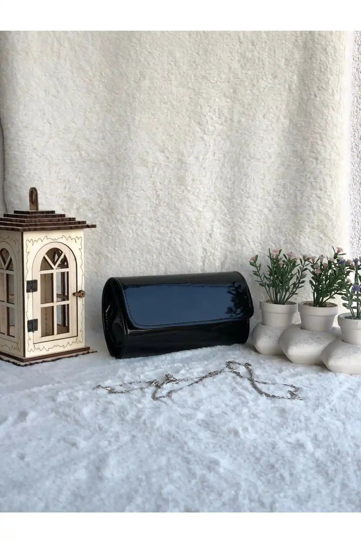 Efnan Store Siyah Rugan Abiye Çanta Modern Tasarım ve Fonksiyonellik Bir Arada