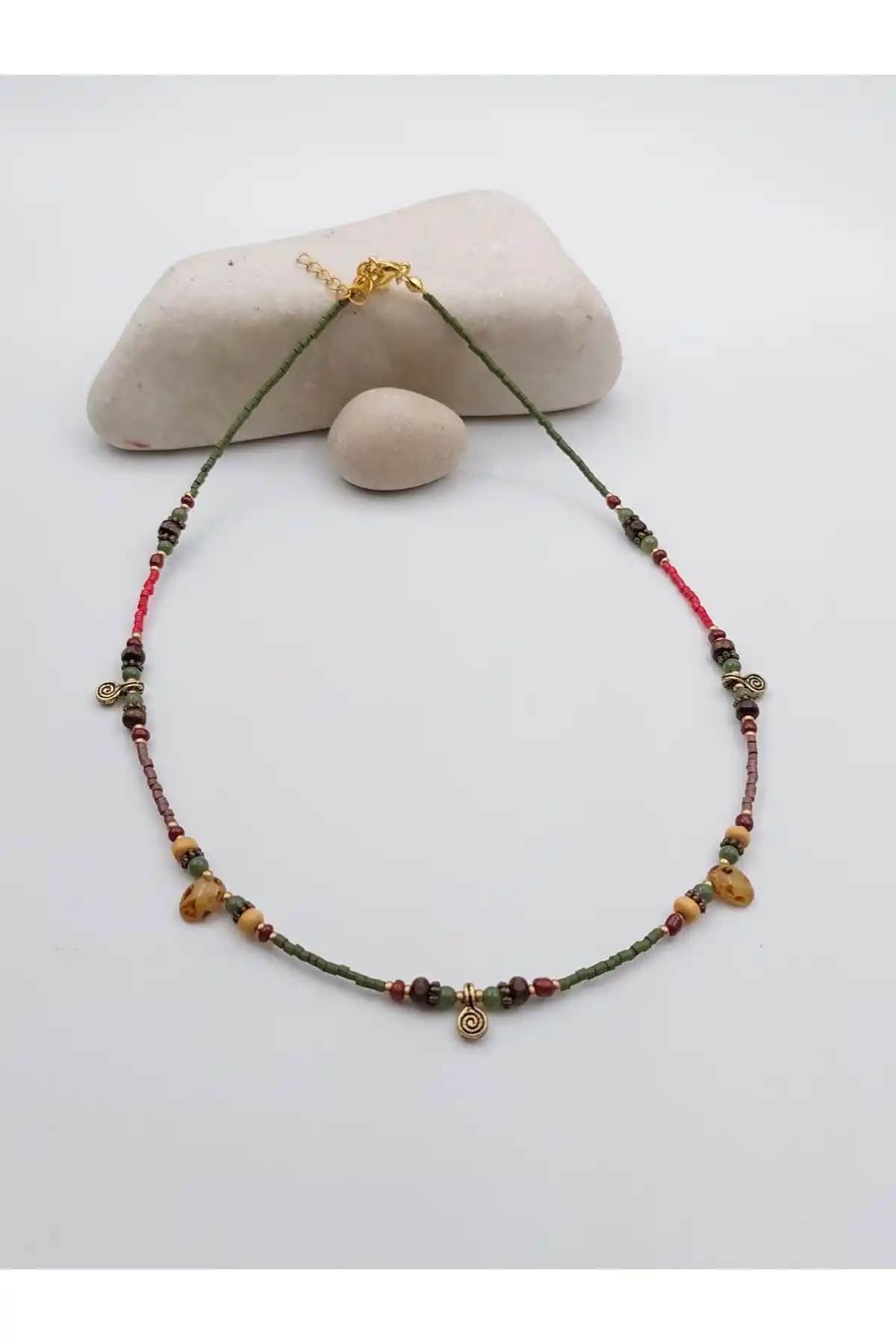 El Yapımı Etnik Kadın Kolyesi Doğal Taş ve Zarif Tasarımıyla Stilinizde Fark Yaratır