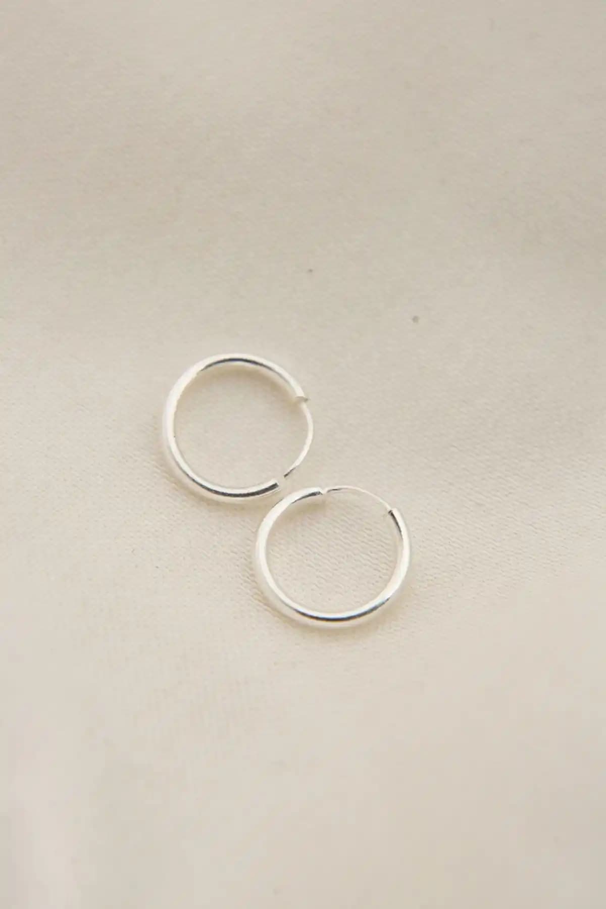 Elika Silver Kadın 925 Ayar Gümüş Minimal Turuncu Renk Küpe Şık ve Dayanıklı Tasarım