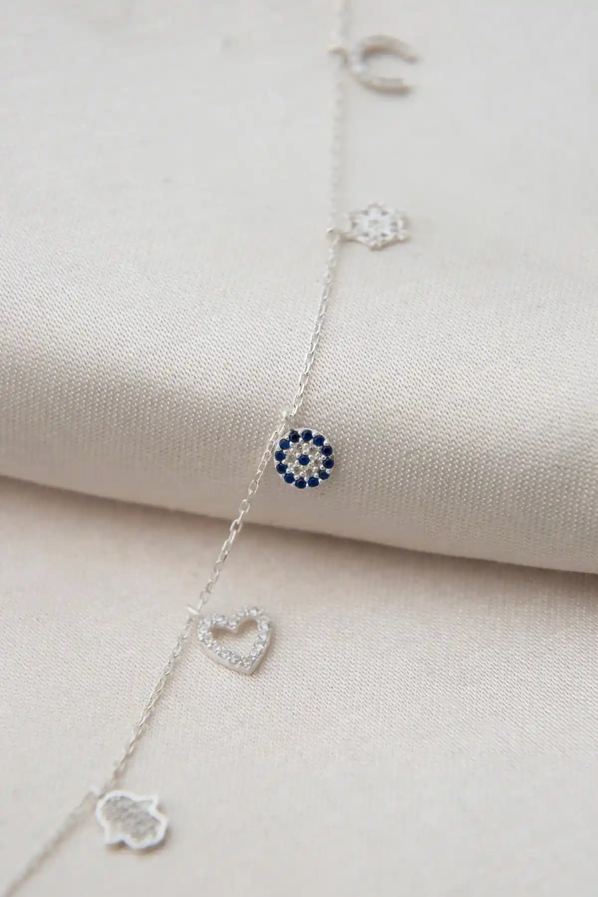 Elika Silver Kadın Bileklikleri Karşılaştırması: Şans ve Taşlı Modellerin Özellikleri