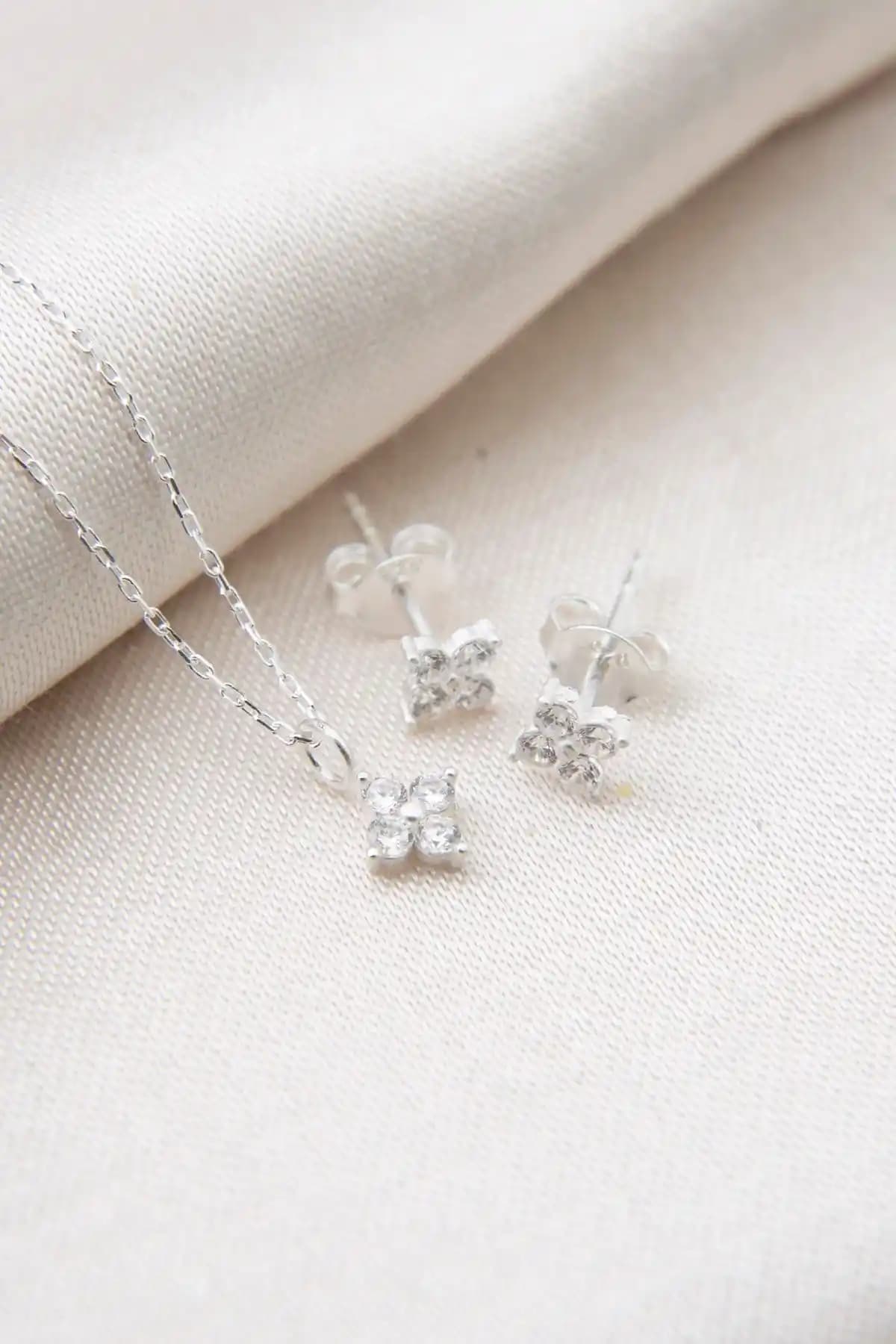 Elika Silver Kadın Çiçek Model 925 Ayar Gümüş Takı Seti Zarafet ve Kalite