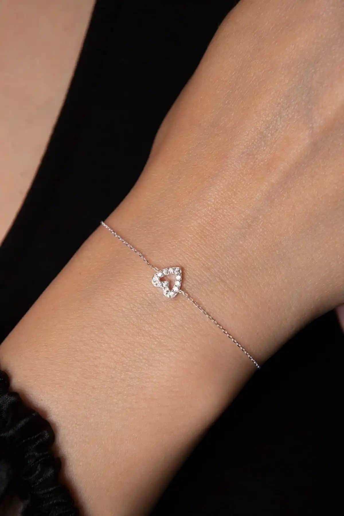 Elika Silver Kadın Kalp Model Gümüş Bileklik - Zarif ve Dayanıklı Takı Seçeneği