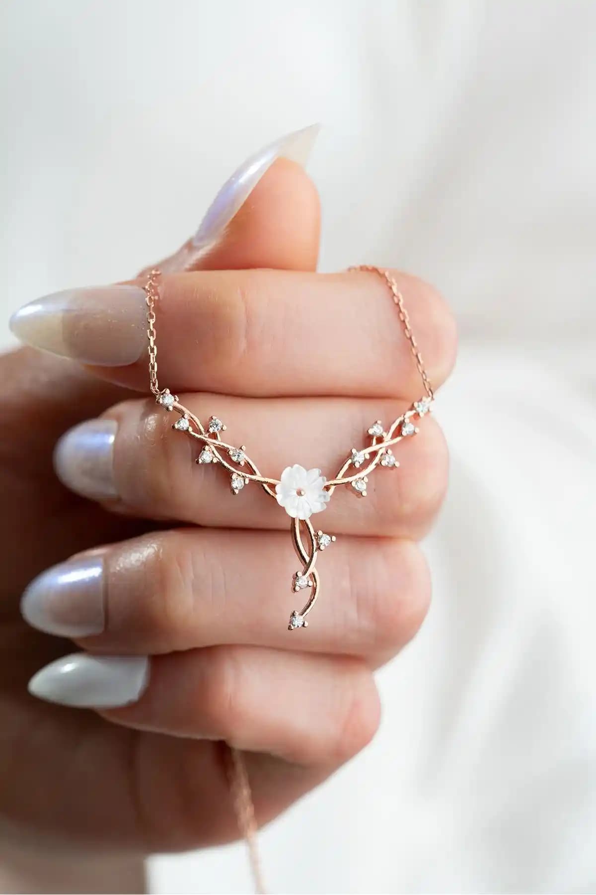 ESSARE ve Miavi Silver 925 Ayar Gümüş Kolye Karşılaştırması ve Seçim Rehberi