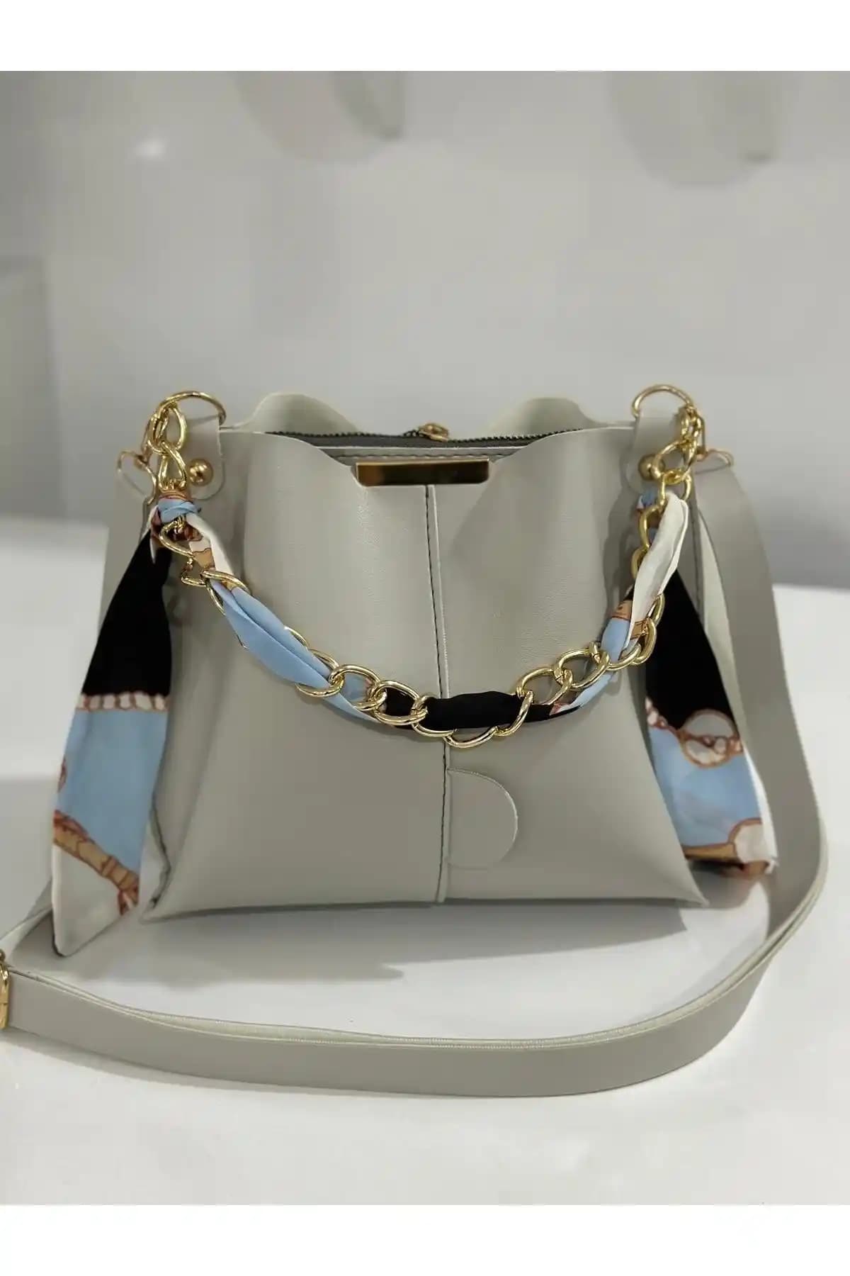 ESTUTE Kadın Fularlı Zincir Aksesuarı Yuvarlak Deri Çok Bölmeli Günlük Çanta