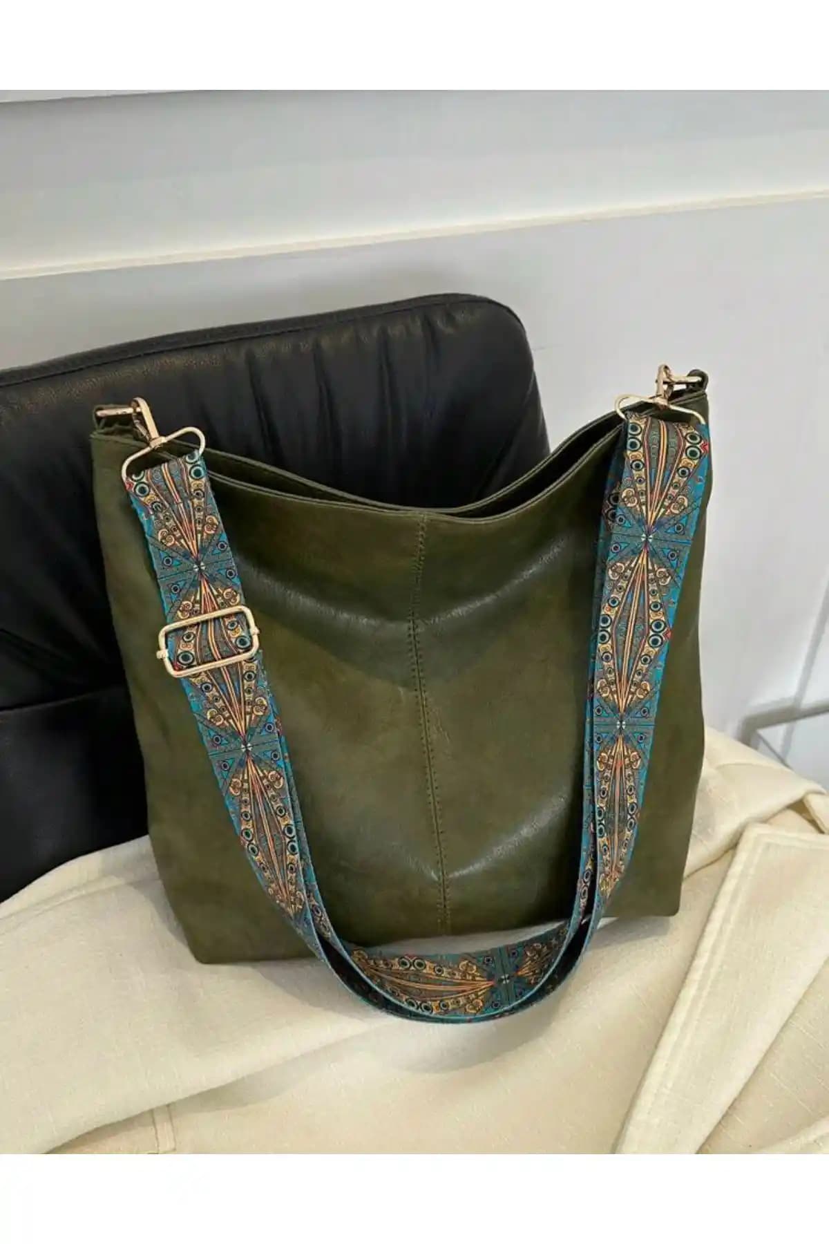 Estute Kadın Günlük Çanta: Şıklık, Dayanıklılık ve Pratiklik Bir Arada