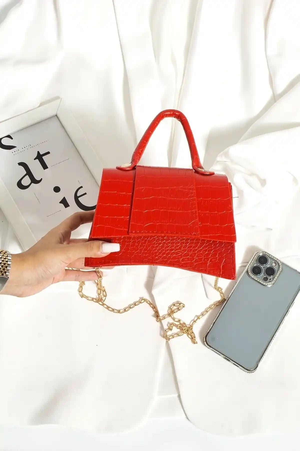 ESTUTE Kadın Mini City El ve Omuz Çantası Modern Tasarım ve Sürdürülebilir Malzemelerle