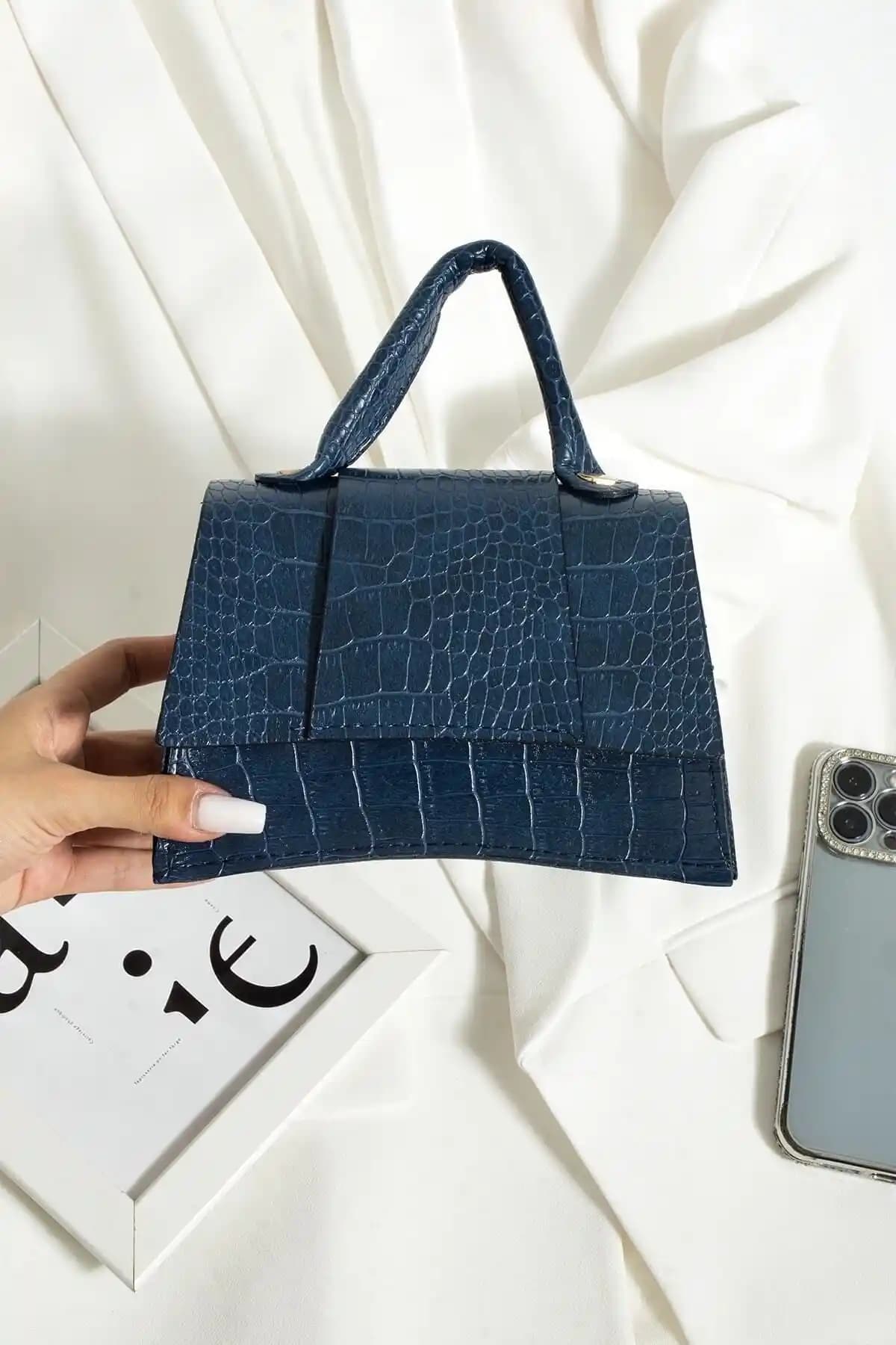 ESTUTE Mini City Kadın El ve Omuz Çantası Modern ve Sürdürülebilir Tasarım