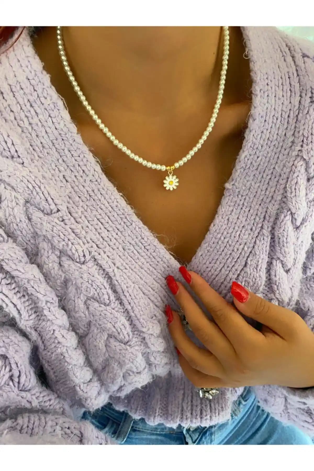 Everglow İnci Papatya Kolye: Zarif ve Benzersiz Takı Tasarımı ve Özellikleri