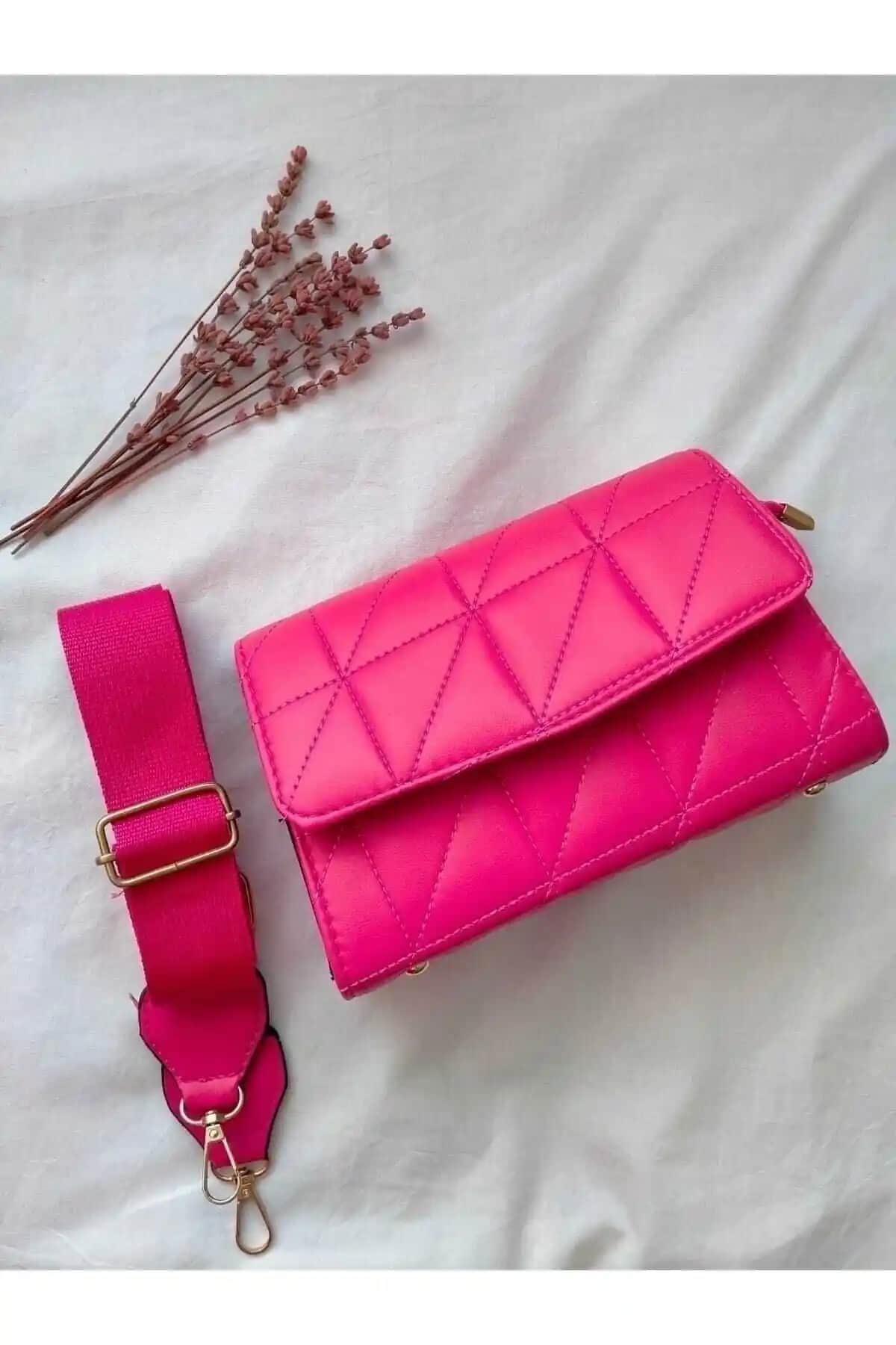 Everglow Jewelry Fuşya Kapitone Omuz Çantası Modern ve Dayanıklı Tasarım