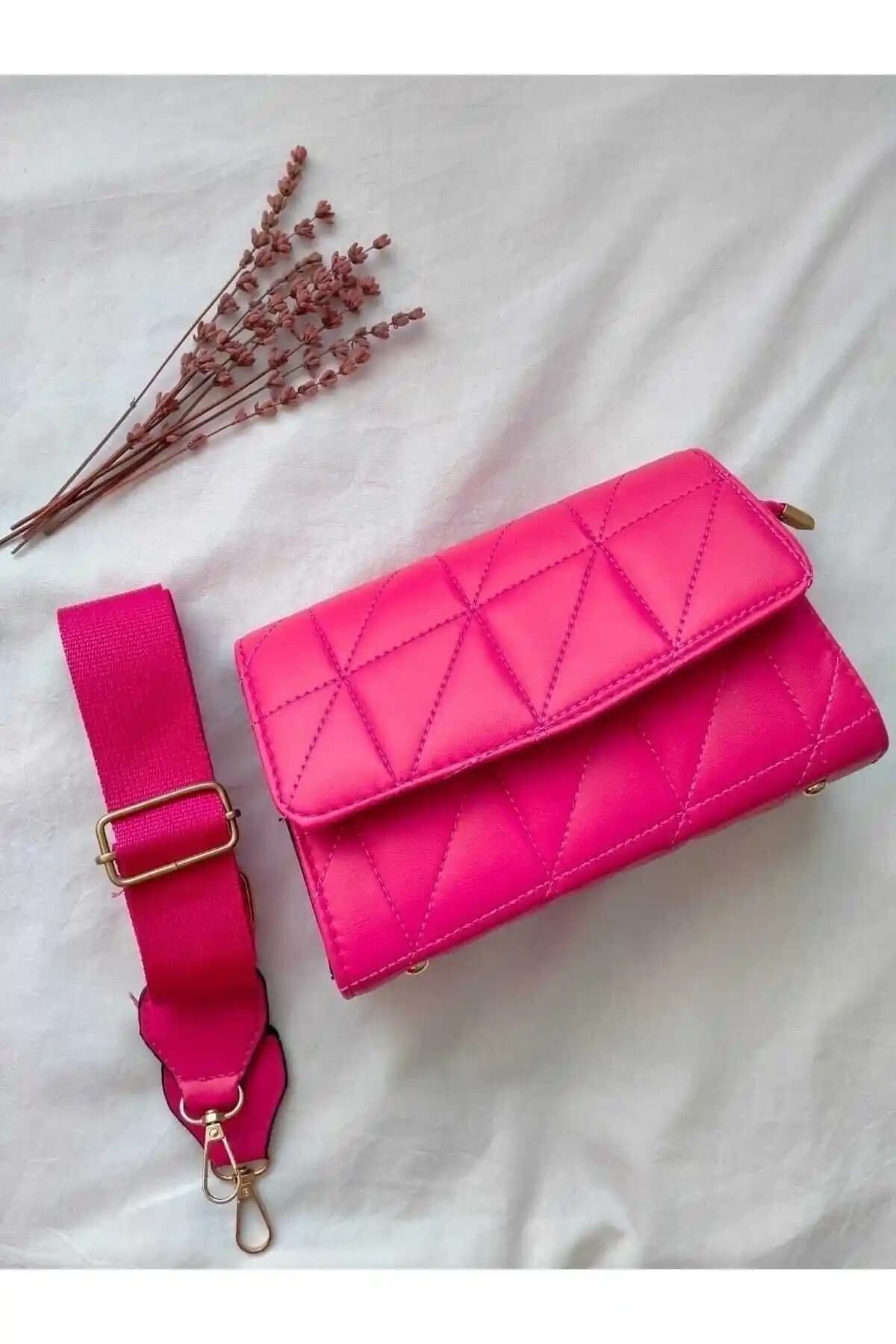 Everglow Jewelry Fuşya Kapitone Omuz Çantası Modern ve Dayanıklı Tasarım