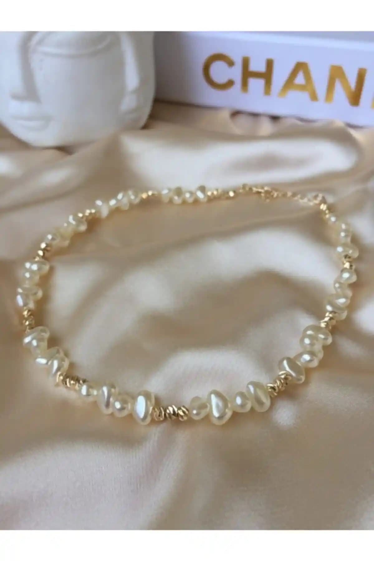 Everglow Jewelry'nin Zarif Gerçek Barok İnci Detaylı Kadın Choker Kolyesi