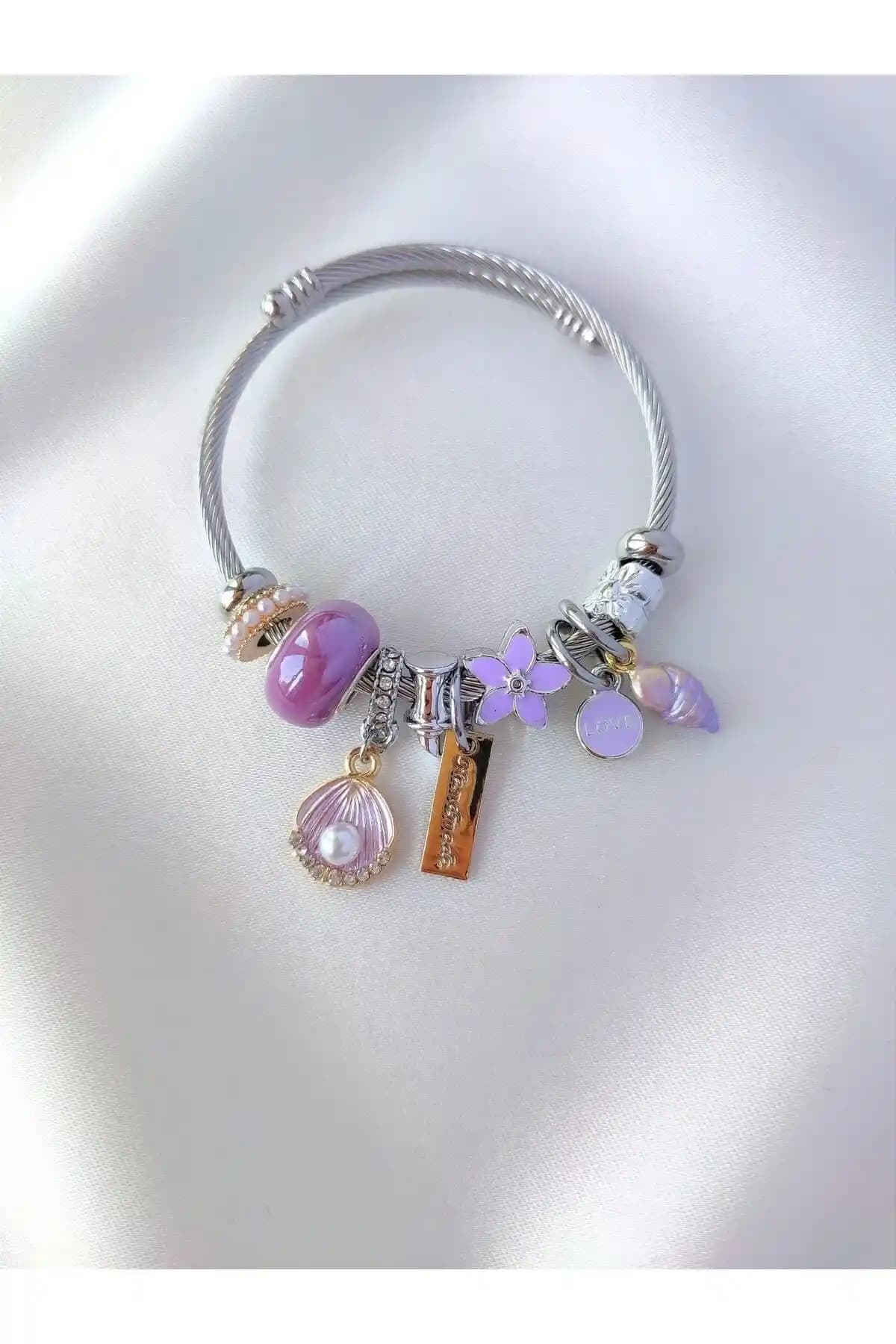 Evorya Model Charm Bileklik: Zarif ve Çok Yönlü Kadın Takısı Tasarımı