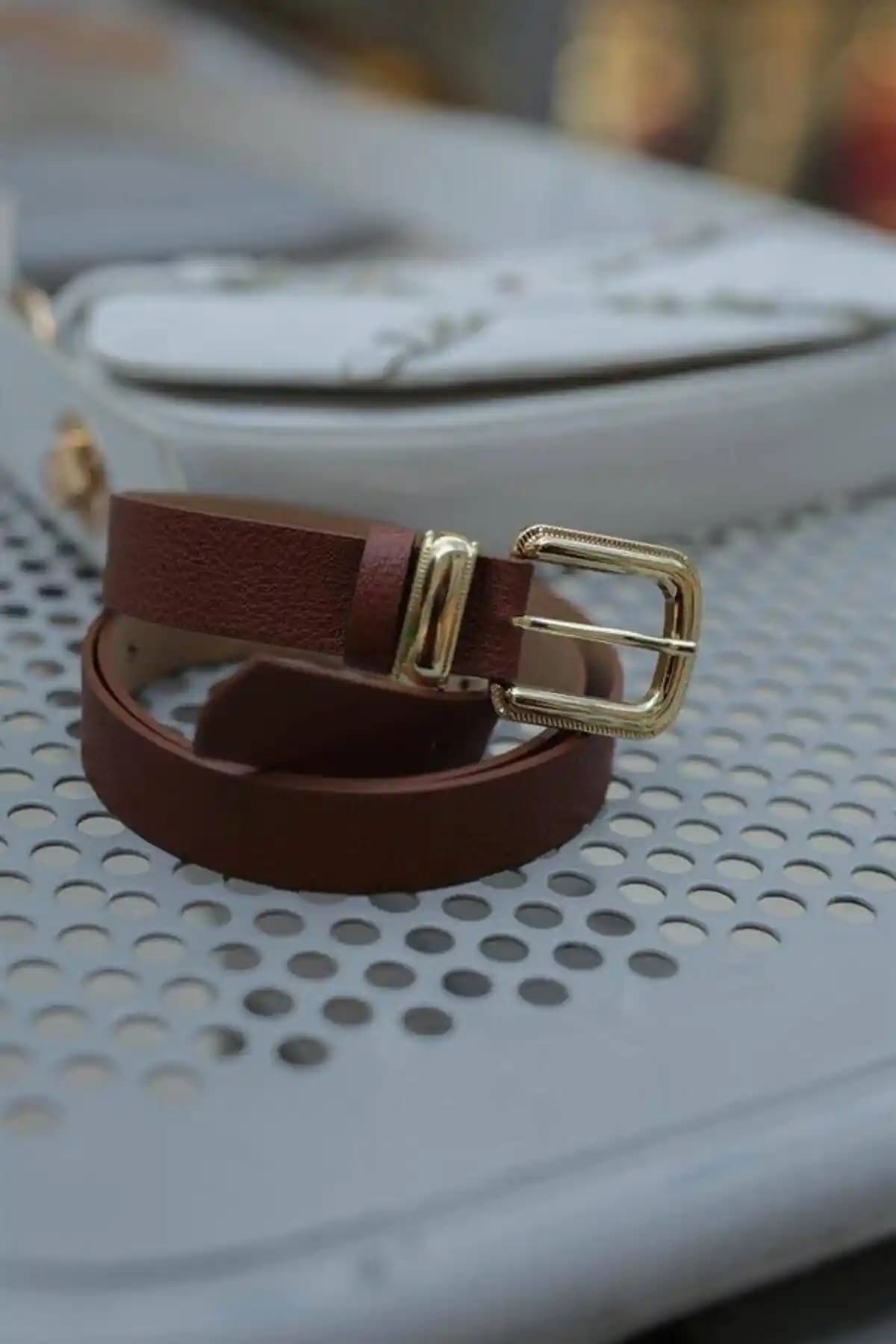 Fiori Altın Kaplama Kadın Kemerleri: Şıklık ve Dayanıklılık Bir Arada