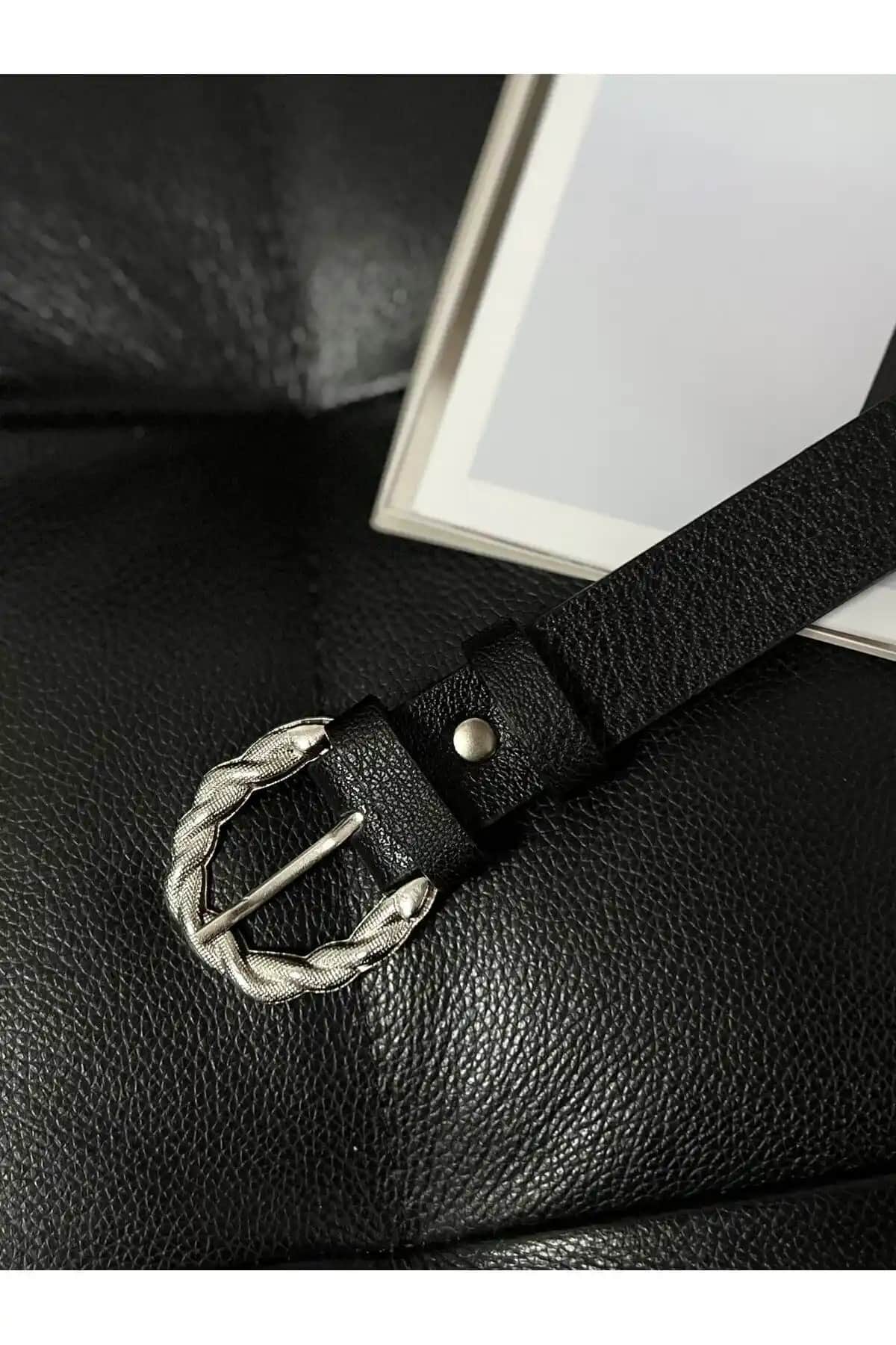 Fiori Kadın Suni Deri Kemerler: Çok Yönlü ve Uygun Fiyatlı Modaya Uyum Sağlayan Aksesuar